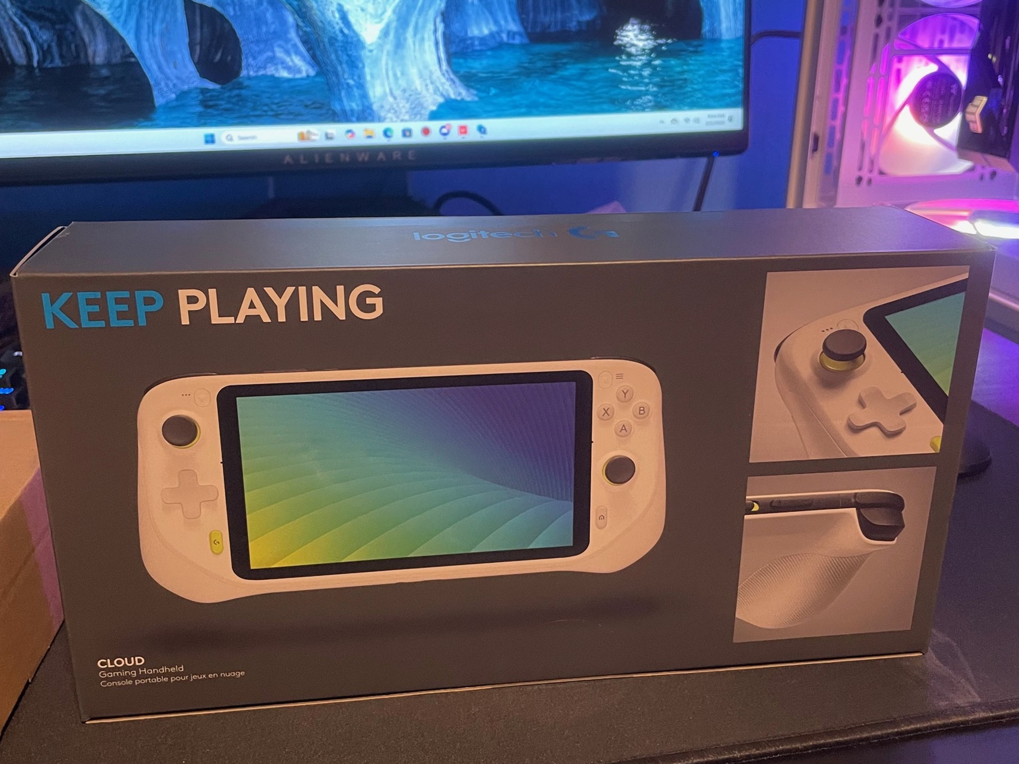 Logitech G Cloud Gaming Handheld (FREE CASE)
