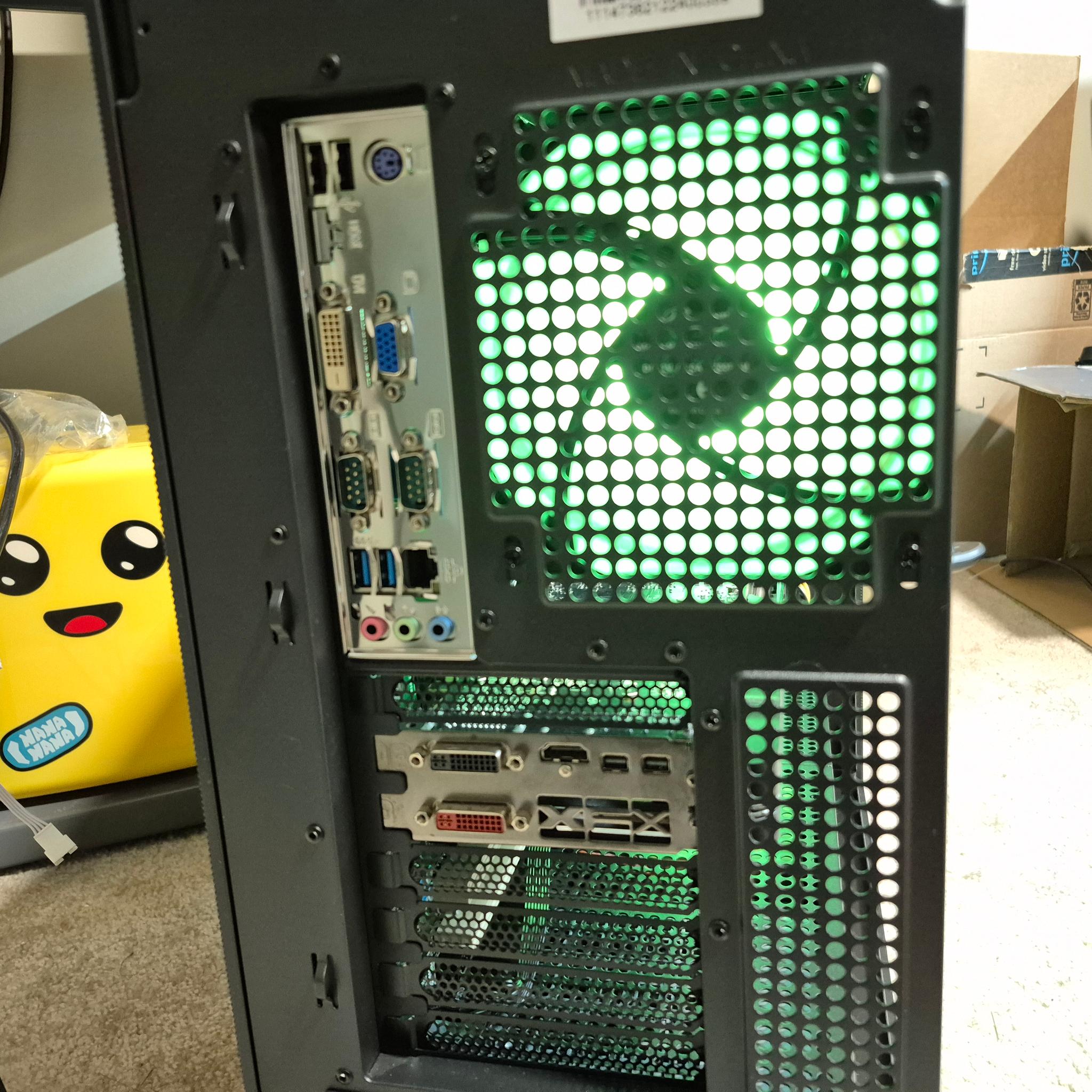 80 FPS Fortnite | i5-4590 , 16GB RAM, 480GB SSD, R9 280 3GB, RGB, Wifi