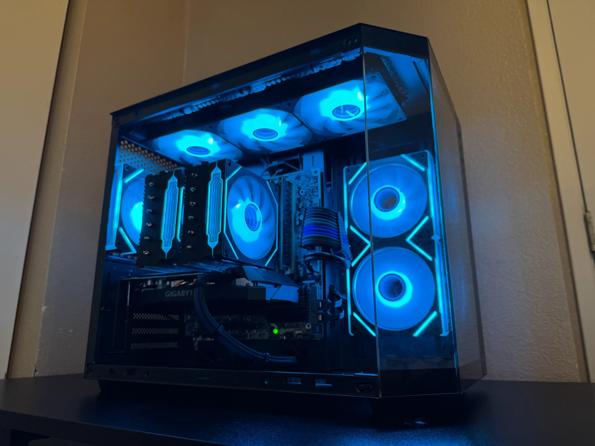 i7 4770K | GeForce GTX 1660 Ti | 16GB Ram | 1.5 TB Storage | WiFi & Bluetooth