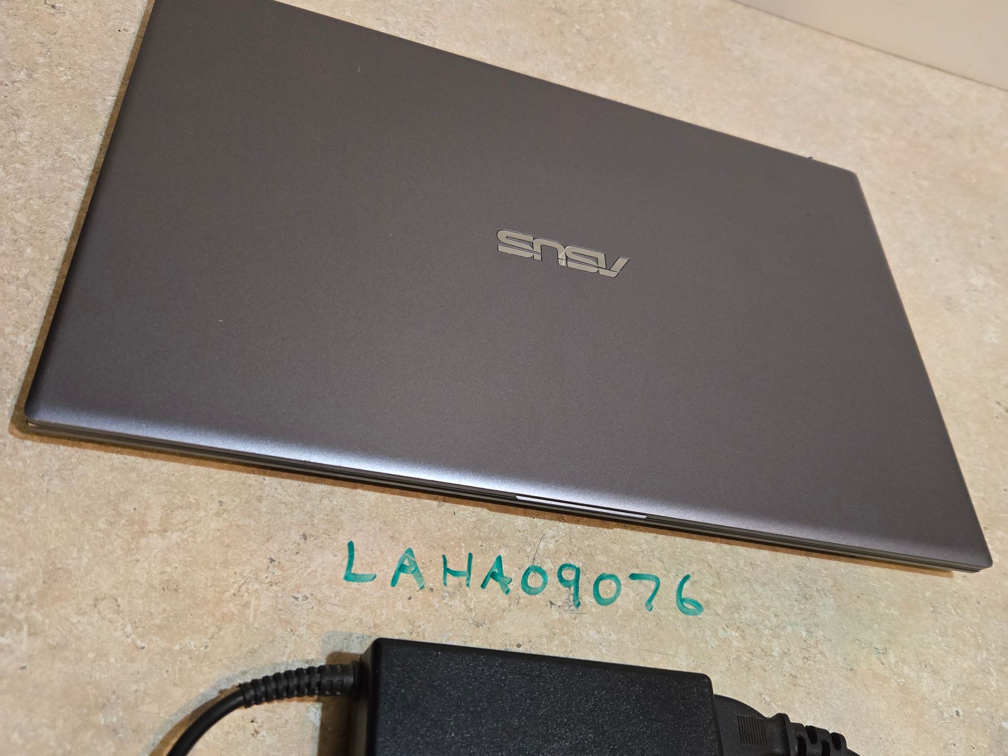 Asus VivoBook 15.6" Laptop - intel i3 - 128gb Storage - Model F512F