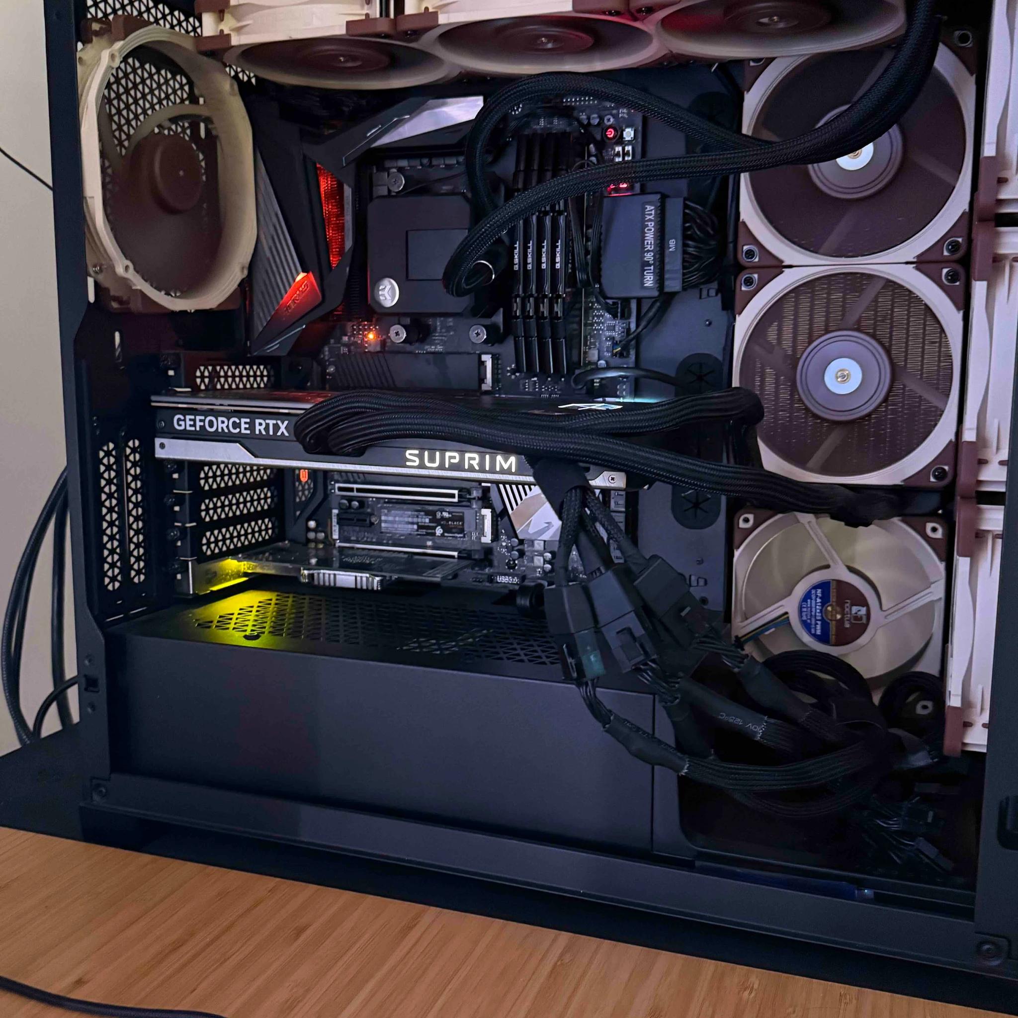 RTX 4090 MSI Suprim Liquid X