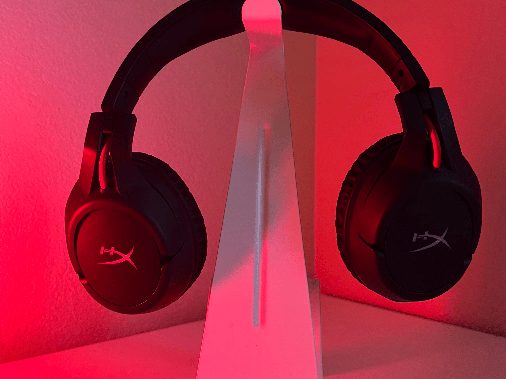 WIRELESS  Noise-cancelling Hyperx Headset 30HR long lasting battery