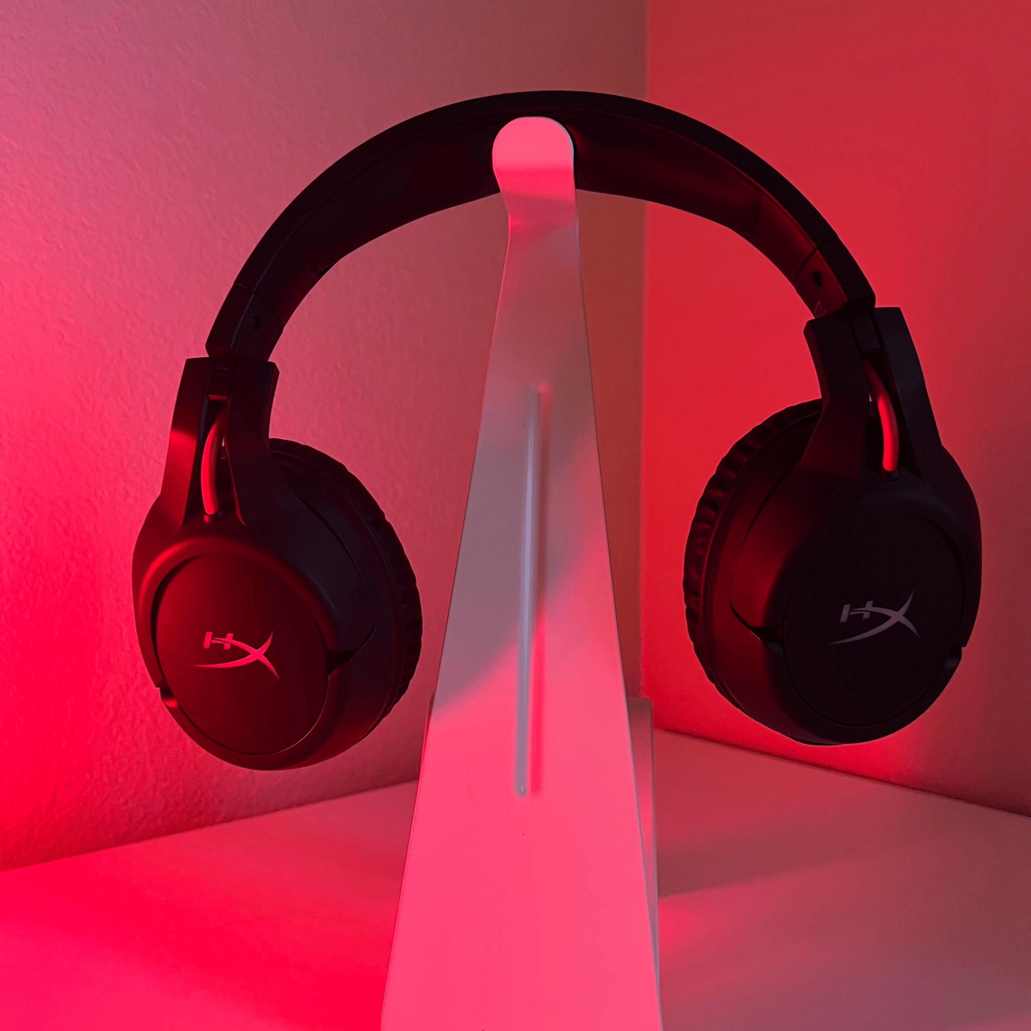 WIRELESS  Noise-cancelling Hyperx Headset 30HR long lasting battery