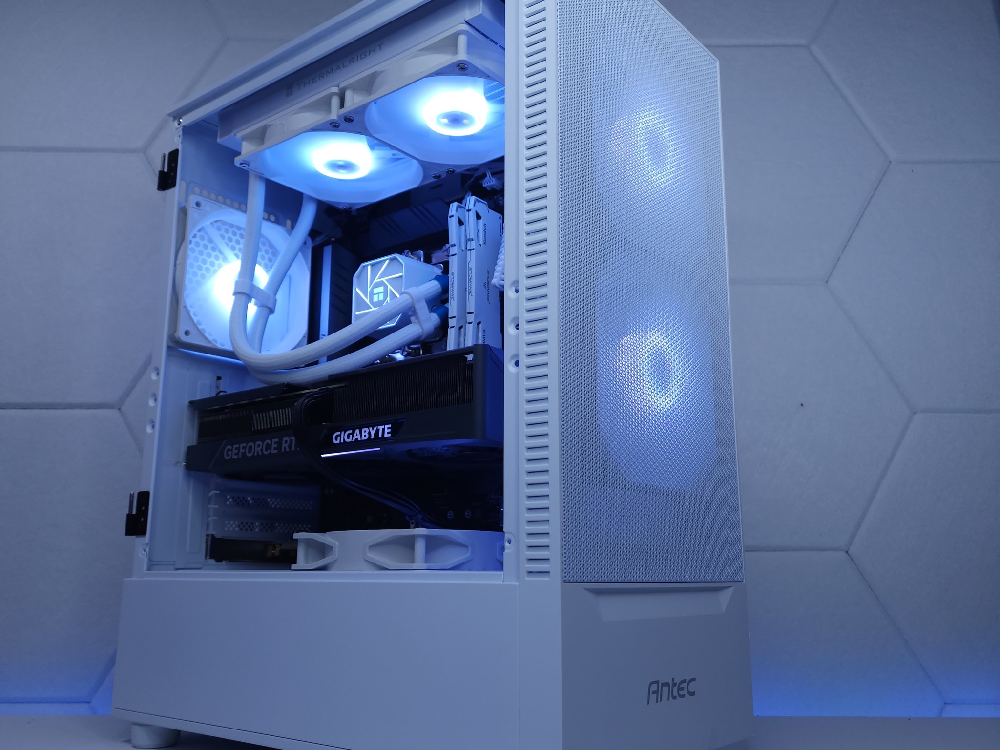 🤍🤍RTX 4070 Ti | Core i7 12700KF | 32GB 3200MHz | 1TB NVMe SSD Gen 4