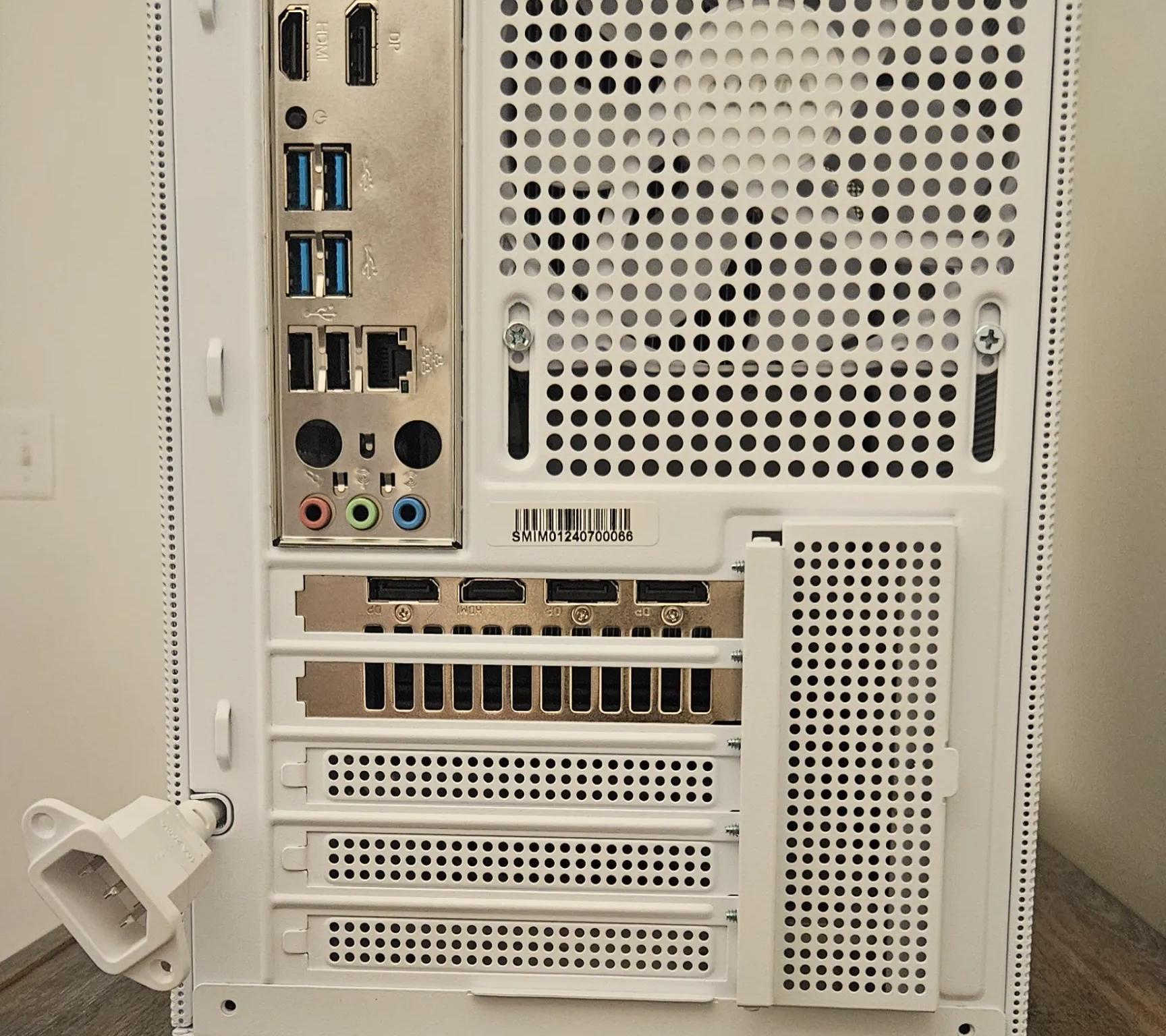 White "Tail" Mesh Sama Gaming PC