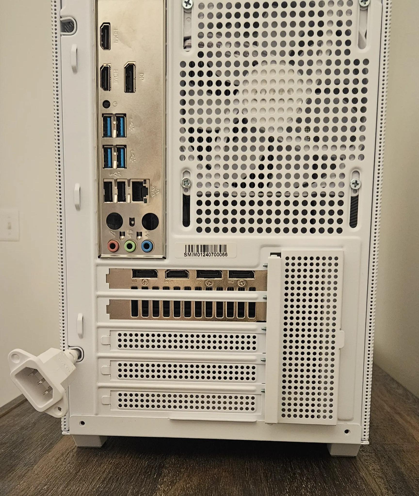 White "Tail" Mesh Sama Gaming PC