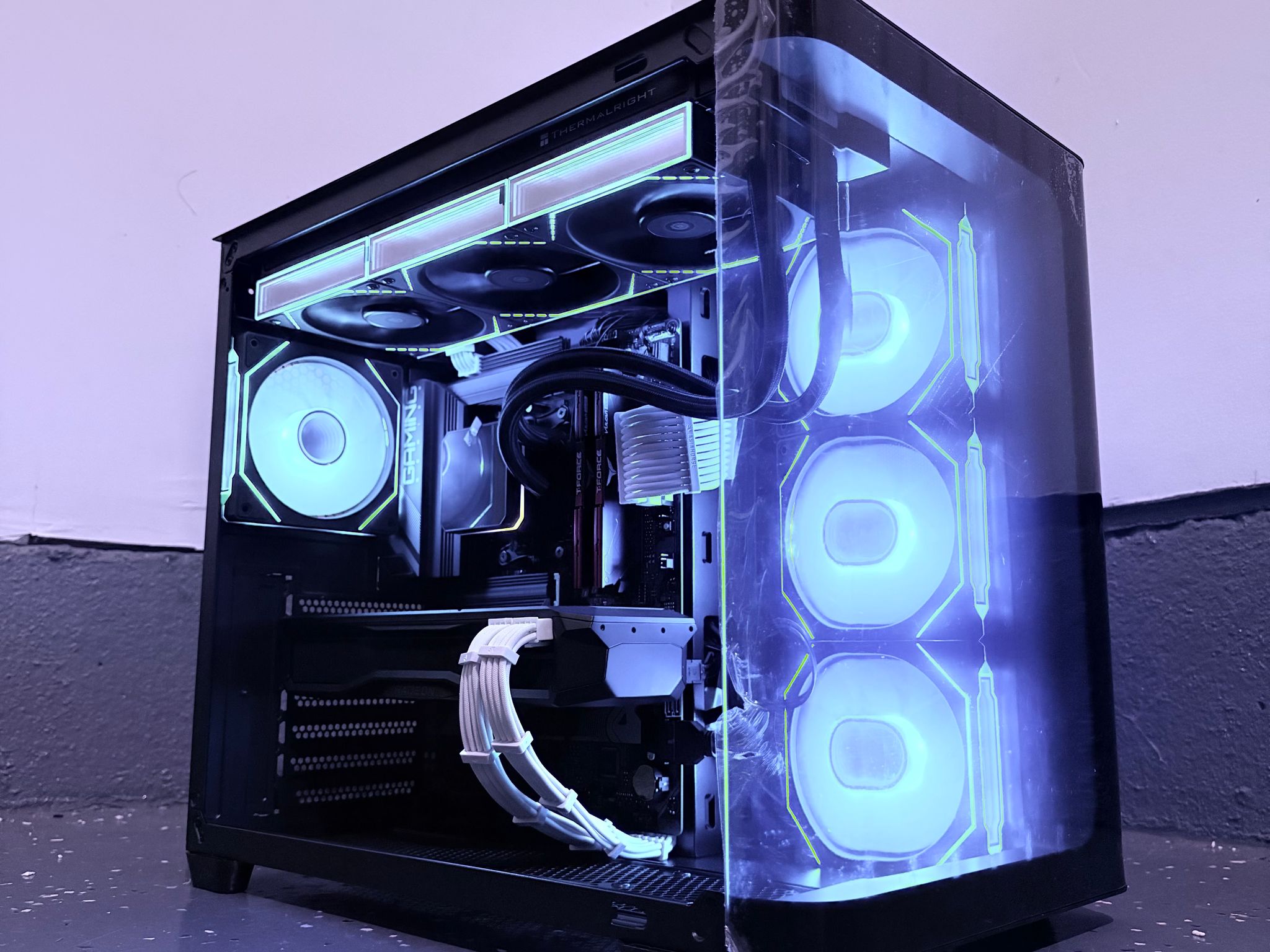 ❄️"Polar Flux"🌈 | 4K Gaming | RX 7900 XT 20GB | Ryzen 7 7800X3D | 32GB DDR5 | 3TB Storage