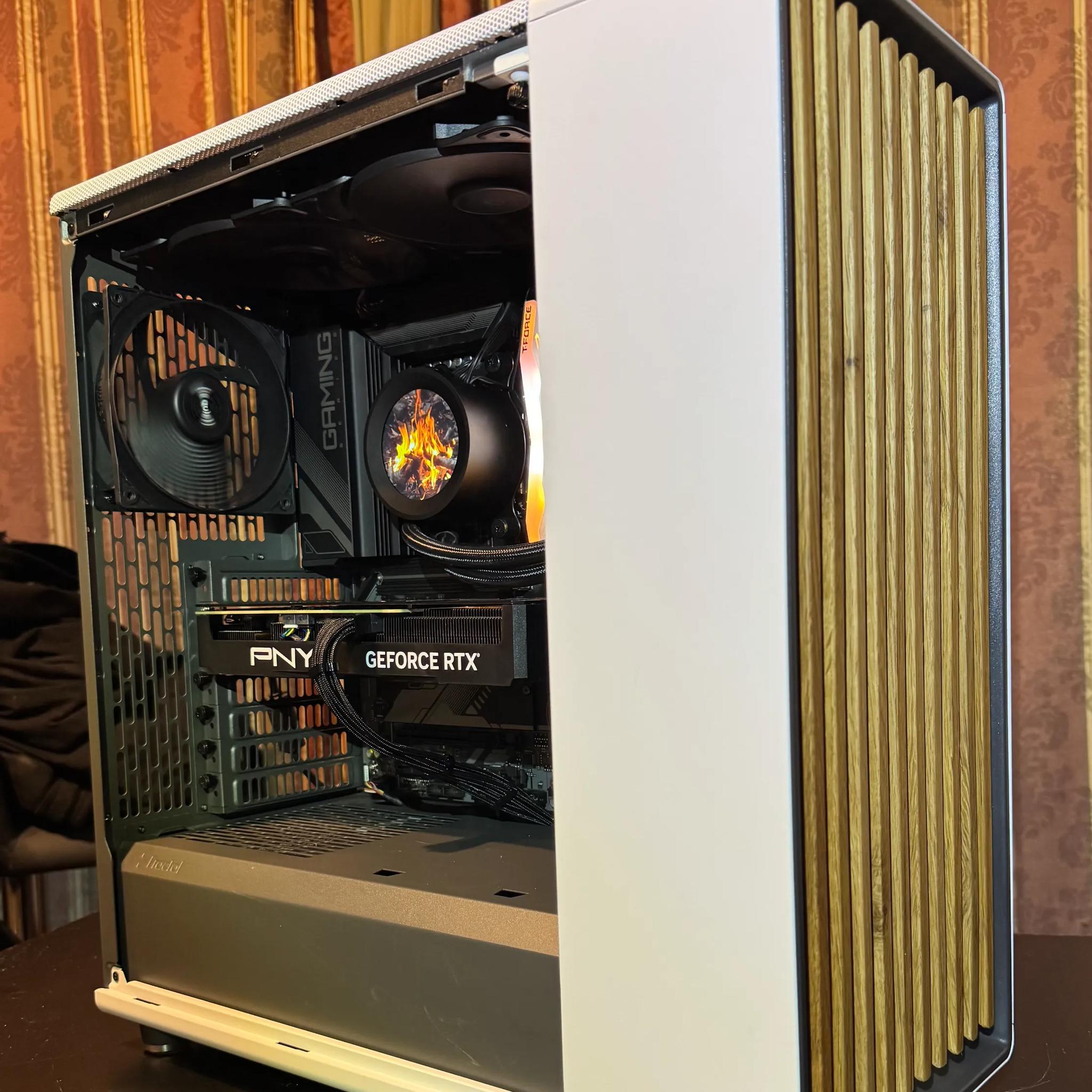 4070 + RYZEN 7 7700 +32GB  (FIRE WOOD🔥)