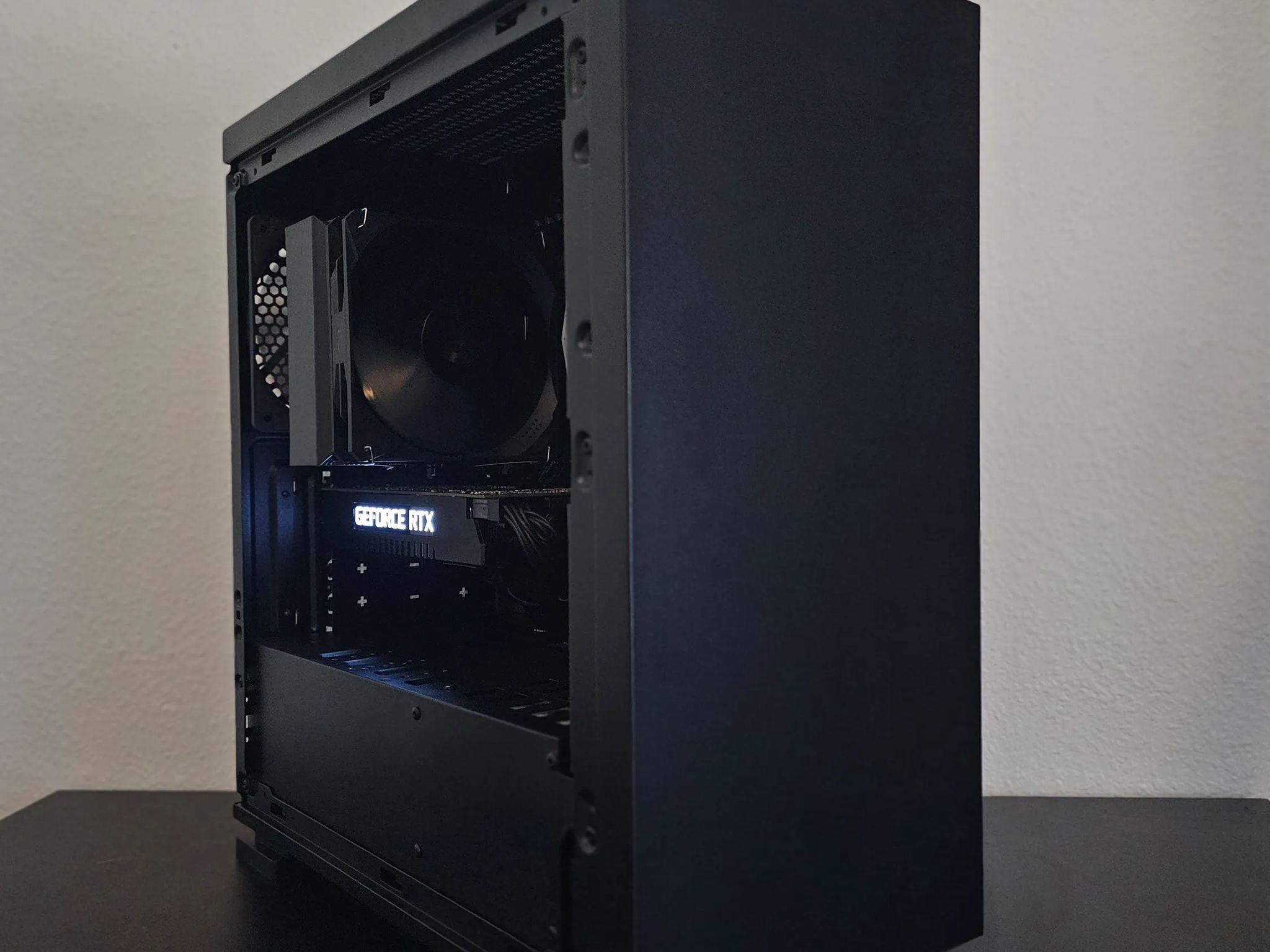 🌪️ Mini Mesh 🌪️ // i7 5930k // RTX 2060 6GB // 16GB DDR4 // 256GB SSD + 2TB HDD