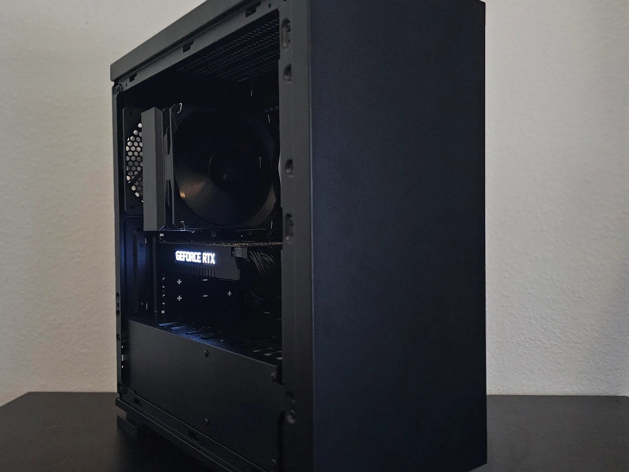 🌪️ Mini Mesh 🌪️ // i7 5930k // RTX 2060 6GB // 16GB DDR4 // 256GB SSD + 2TB HDD