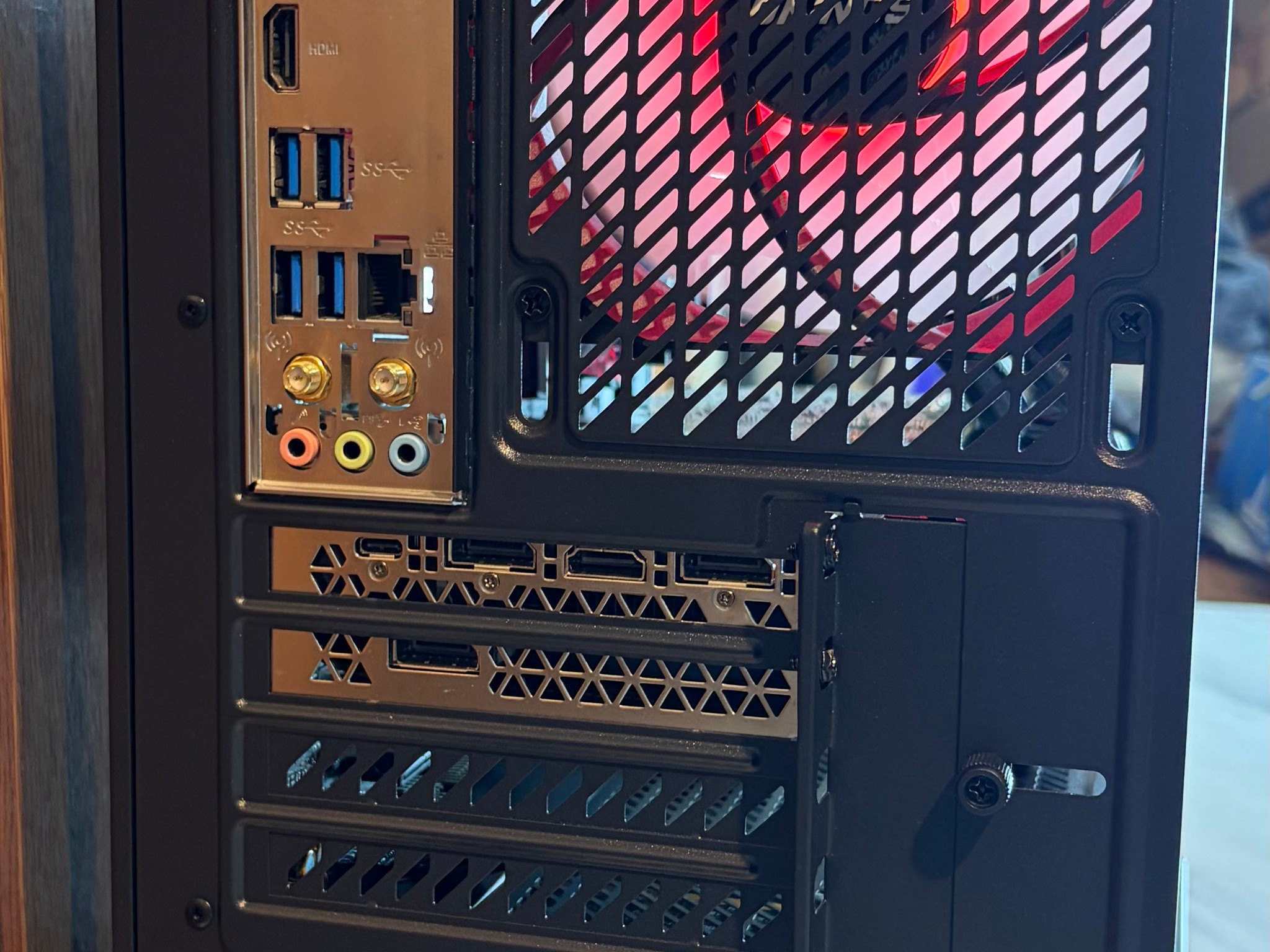 RTX 2080 | I7 10700 | 500GB SSD| 16GB DDR4 | 650W | 240MM