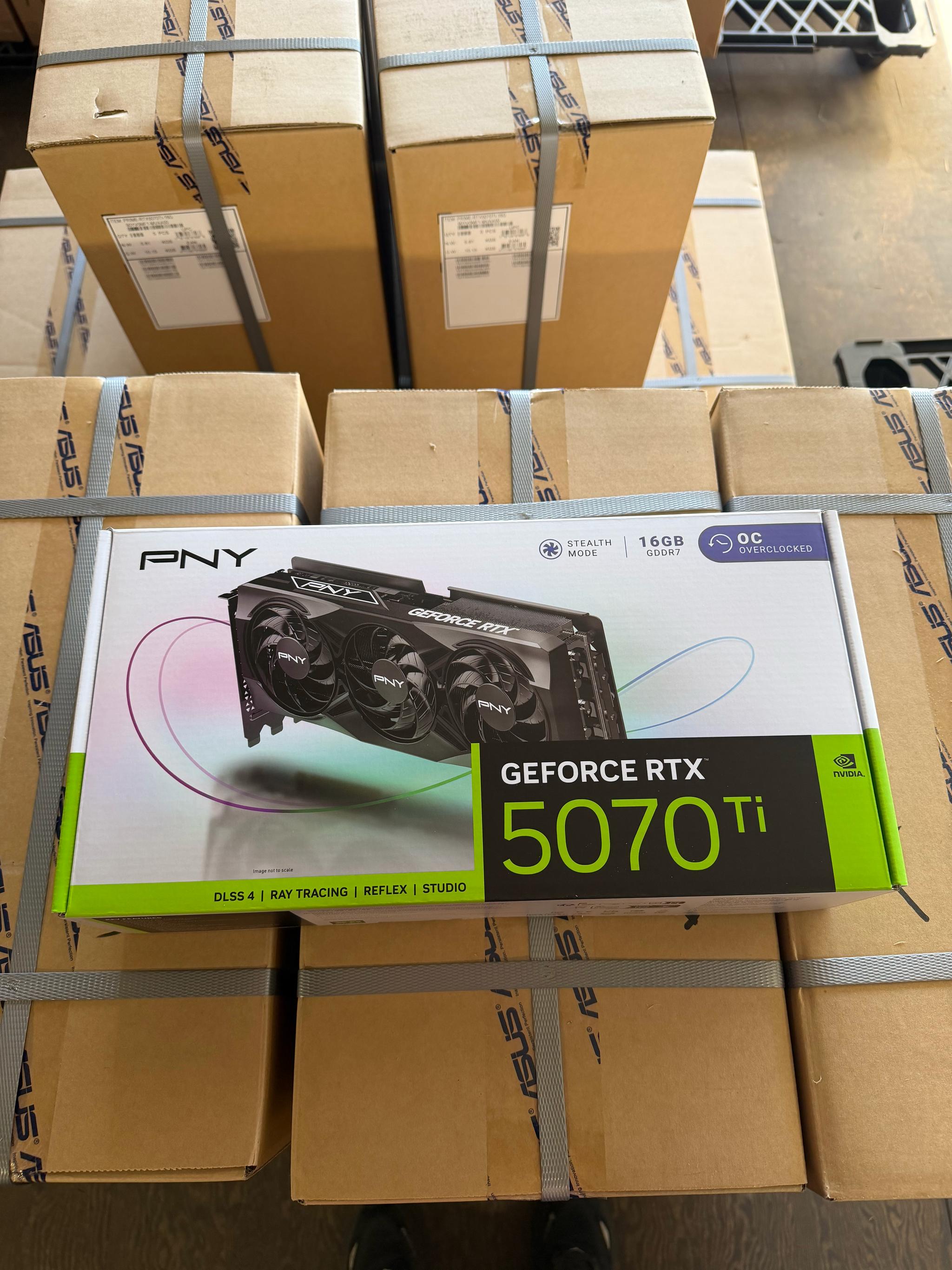 PNY GeForce RTX 5070 Ti OC - VCG5070T16TFXPB1-O