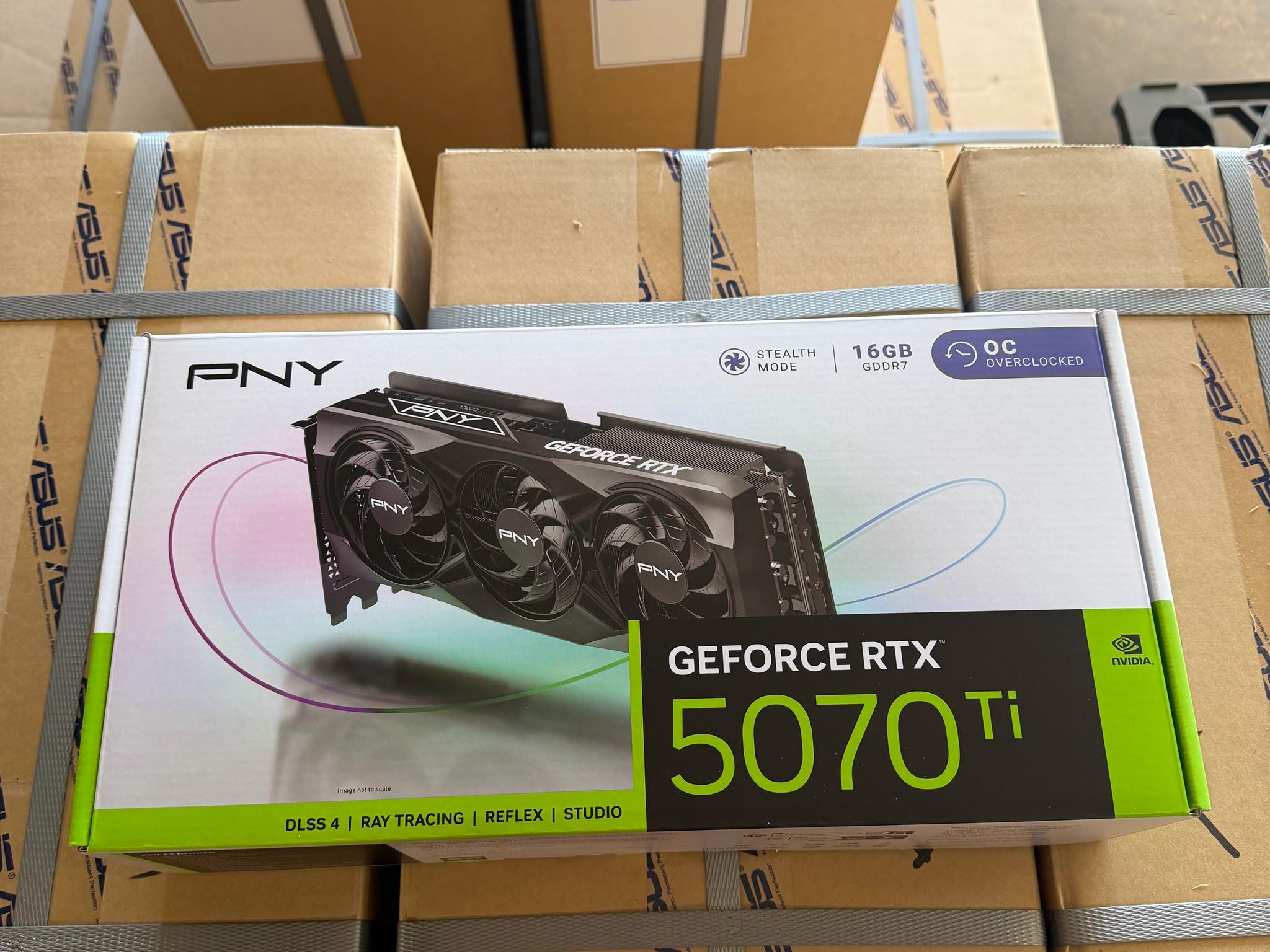 PNY GeForce RTX 5070 Ti OC - VCG5070T16TFXPB1-O