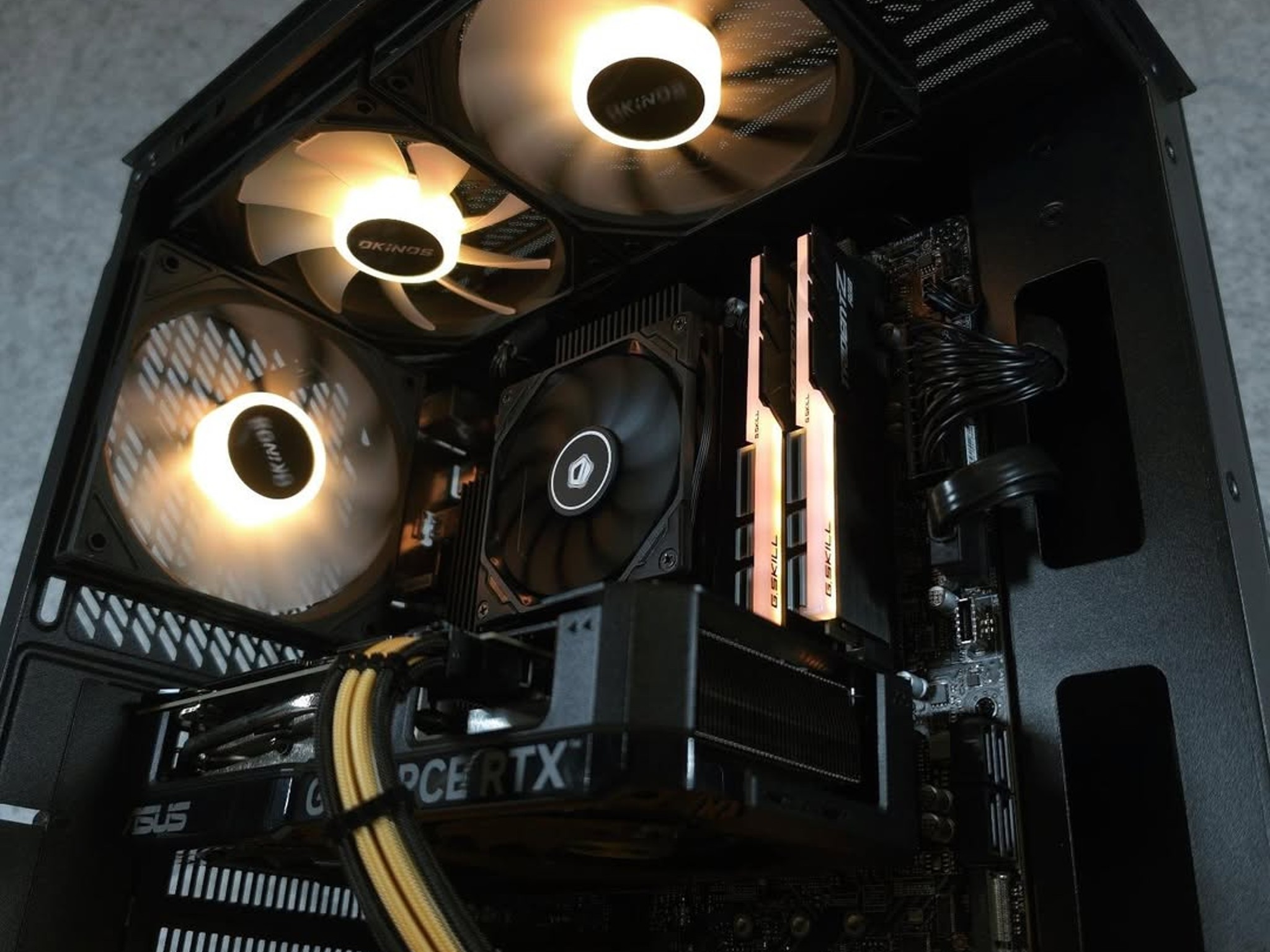 ASUS RTX 4060 💛 Core i5 12400F