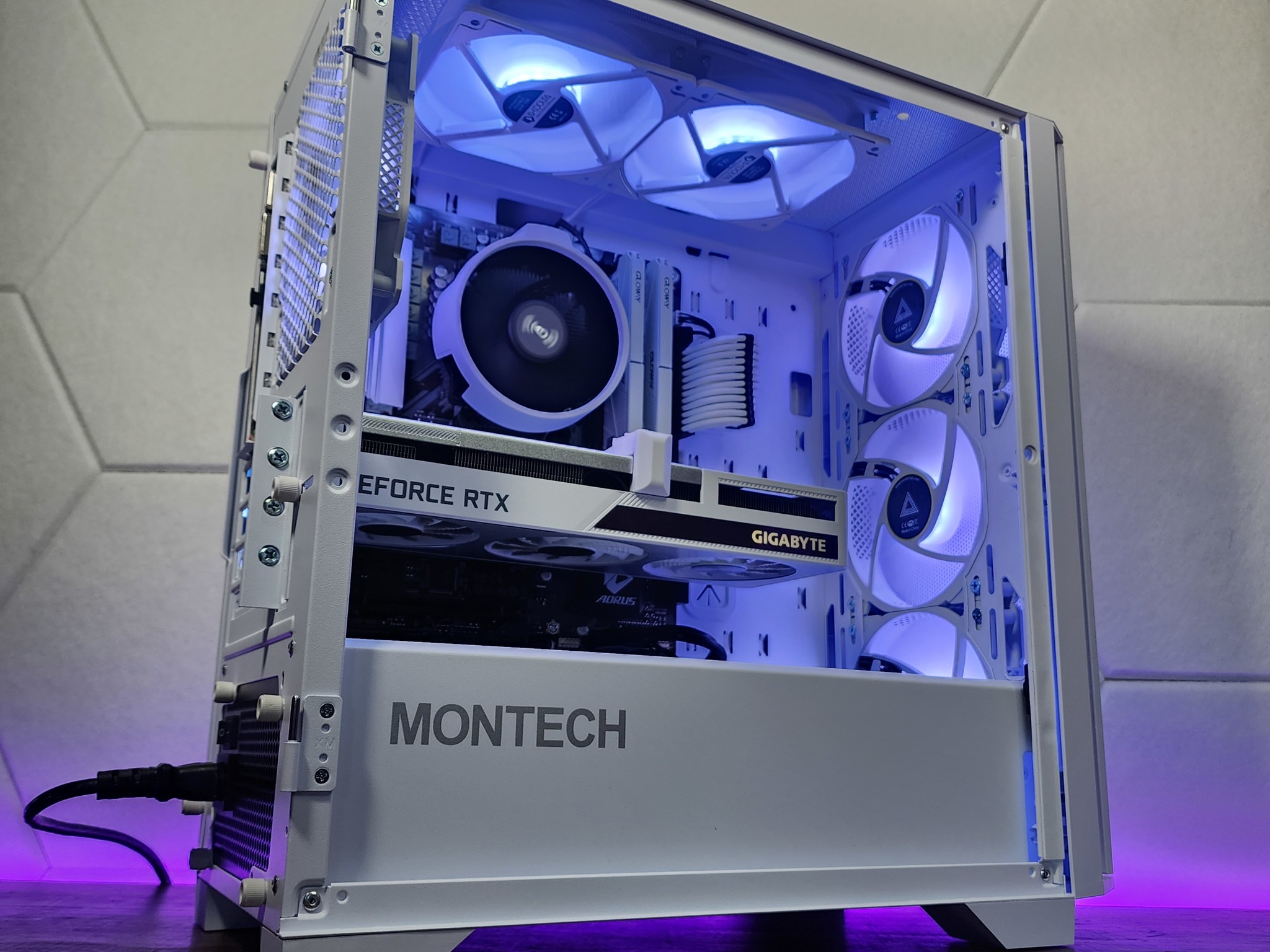 💙🤍 RTX 3060 // Ryzen 5 4500 // 16GB 3200MHz // 1TB NVMe Gen 4