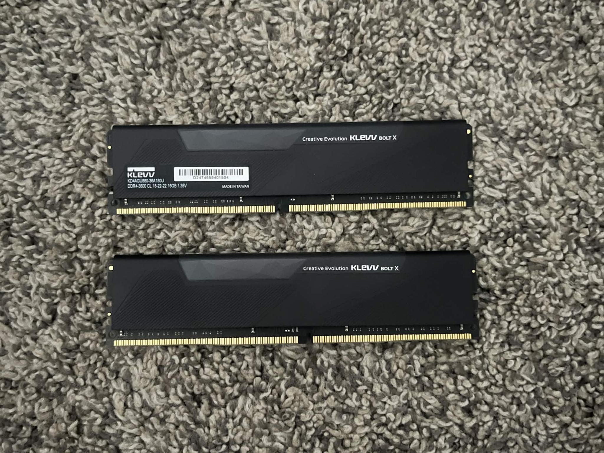 KLEVV BOLT X 32GB (2x16GB) DDR4-3600 CL18 Desktop Memory Kit