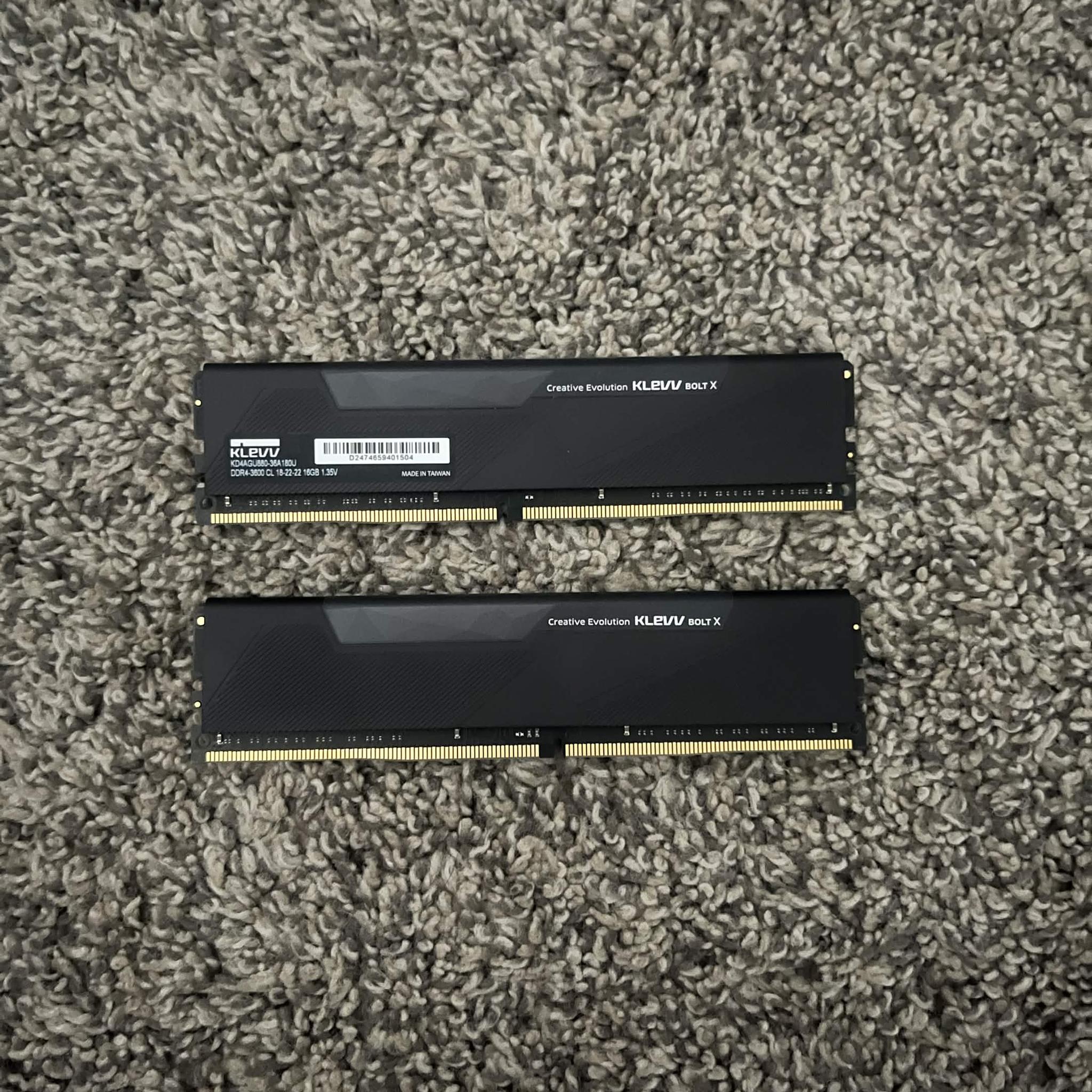 KLEVV BOLT X 32GB (2x16GB) DDR4-3600 CL18 Desktop Memory Kit