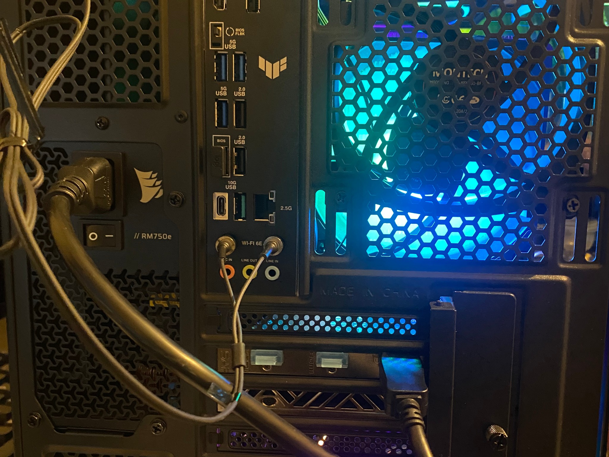 FULL AMD GAMING PC | RYZEN 5 7600X3D | RADEON RX 9060 XT 16GB | 32GB DDR5 | 2TB