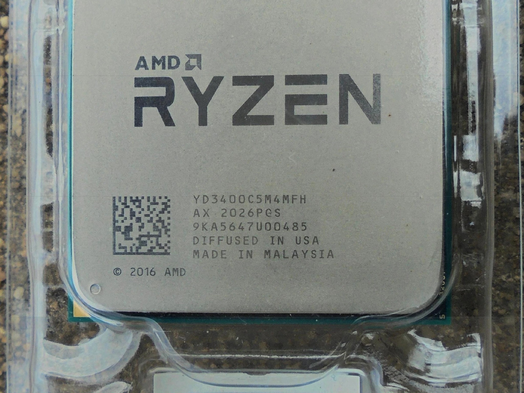 AMD Ryzen 5 3400G 4C/8T 3.7 GHz Processor with Radeon Vega 11 Graphics
