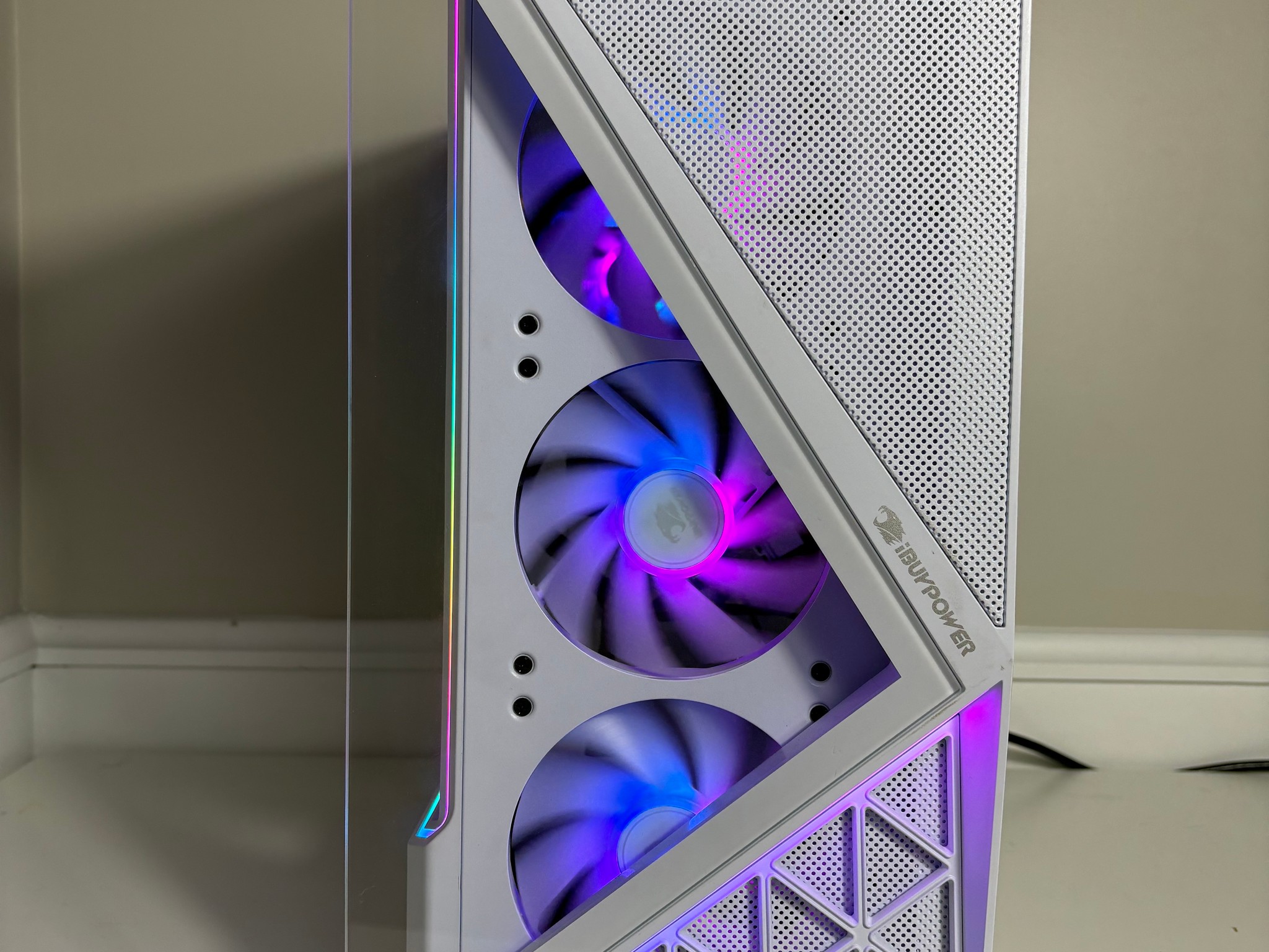 iBuyPower PC - Ultra 7 265F, RTX 5060 Ti 8GB, 16GB DDR5 Ram