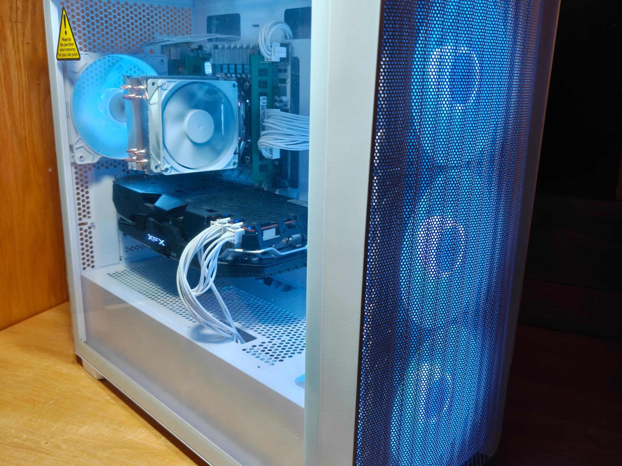 CLEAN WHITE GAMING PC Xeon 8 CORE - 16 THREAD + RX 5700XT 8GB – 16GB RAM – 1TB SSD