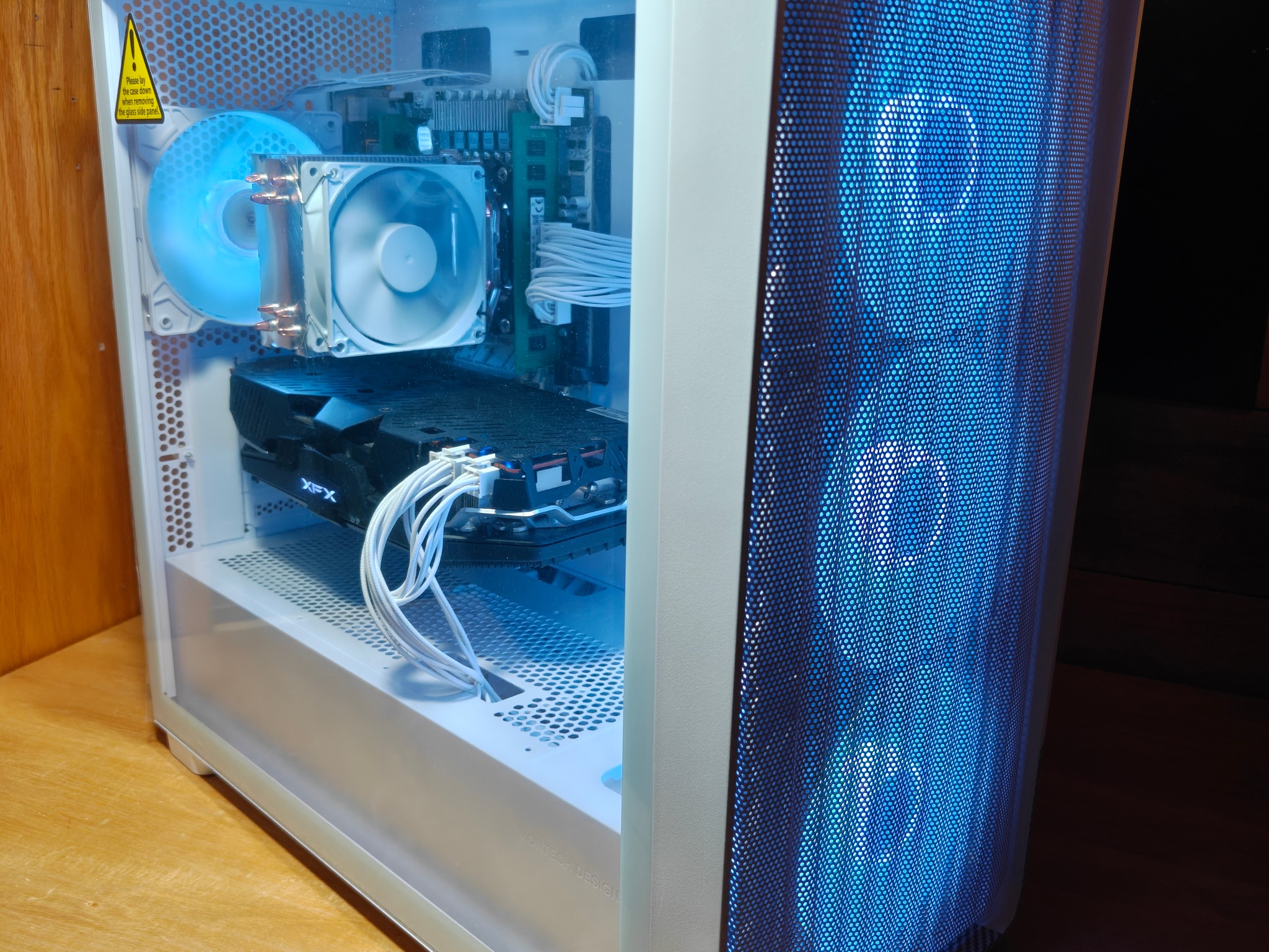 CLEAN WHITE GAMING PC Xeon 8 CORE - 16 THREAD + RX 5700XT 8GB – 16GB RAM – 1TB SSD