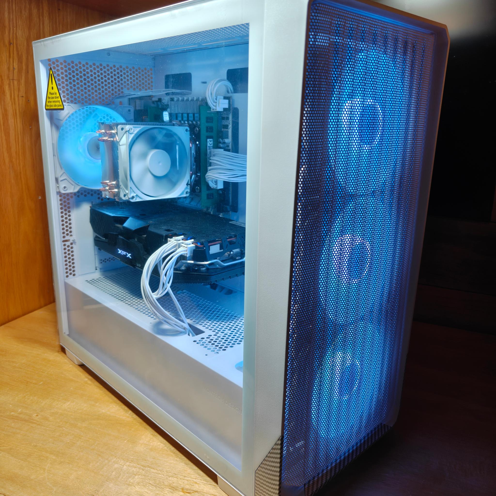 CLEAN WHITE GAMING PC Xeon 8 CORE - 16 THREAD + RX 5700XT 8GB – 16GB RAM – 1TB SSD
