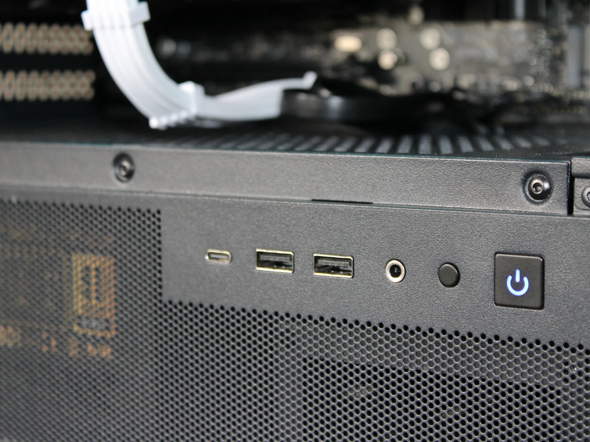 High-Performance AM5 | Ryzen 5 8400 | GeForce RTX 3060-TI | 32GB of GSkill DDR5 | 1TB WD Blue SN580