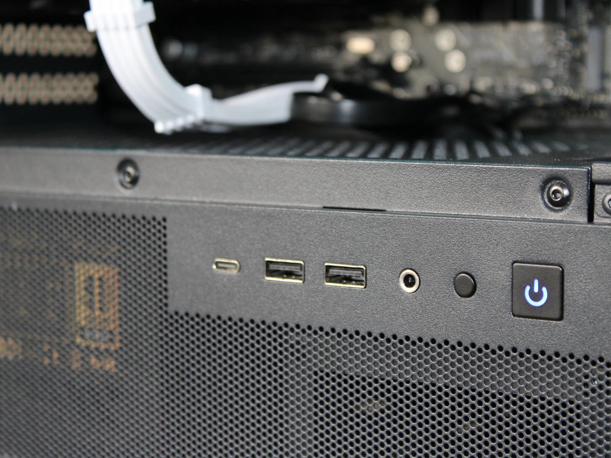 High-Performance AM5 | Ryzen 5 8400 | GeForce RTX 3060-TI | 32GB of GSkill DDR5 | 1TB WD Blue SN580