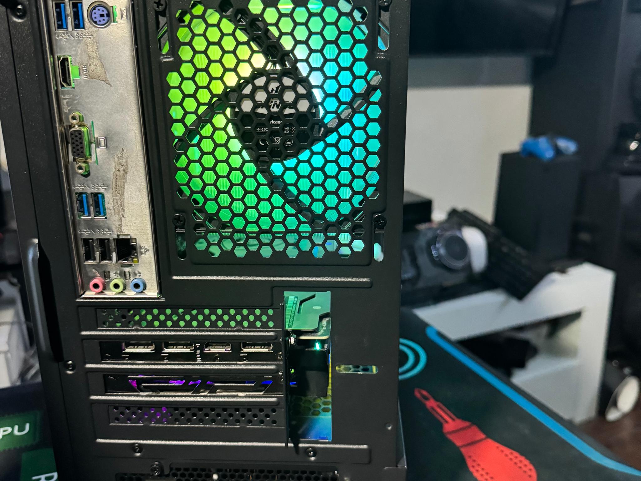 RTX Black N’ White Gaming PC / Ryzen 7 / RTX 2060
