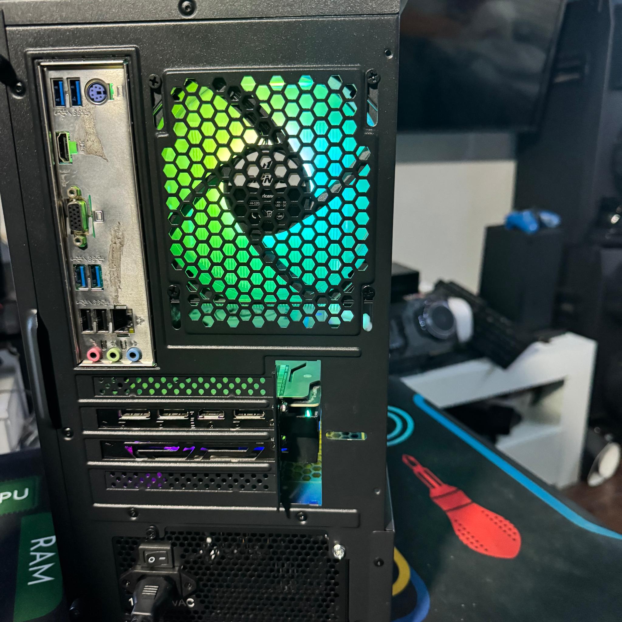RTX Black N’ White Gaming PC / Ryzen 7 / RTX 2060