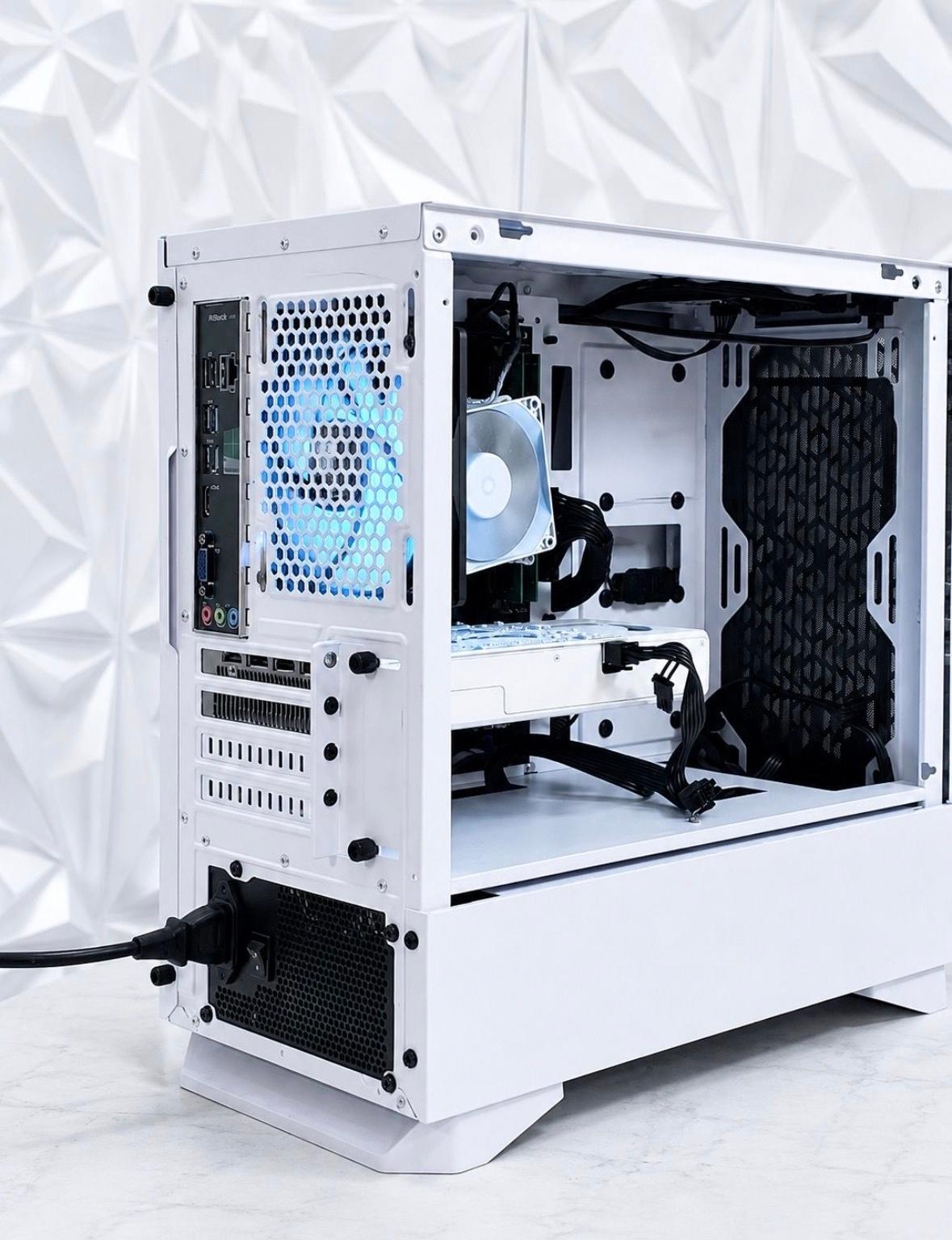 Custom White Gaming PC Build RX 570