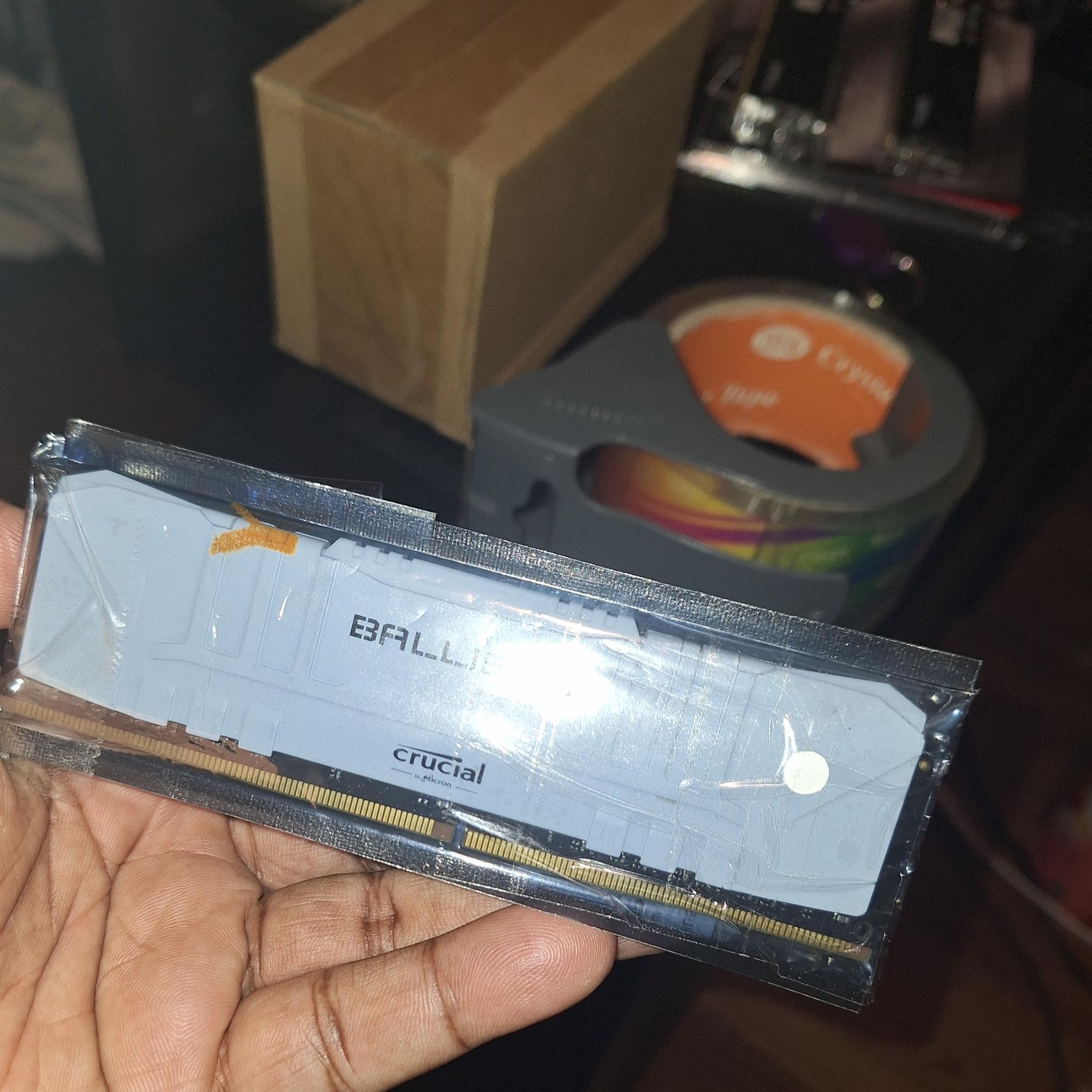 Crucial Ballistix DDR4 PC3200 40GB (1x32GB+1×8GB))