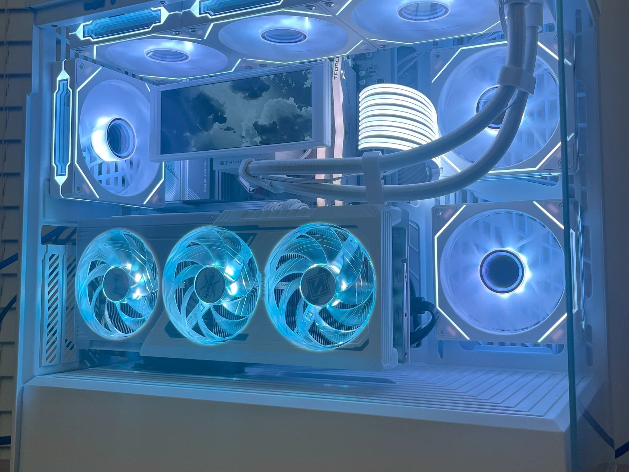 🗲⚪White RGB Gaming PC | Ryzen 9 7900x3D | RX 9070 XT | 32GB DDR5⚪🗲