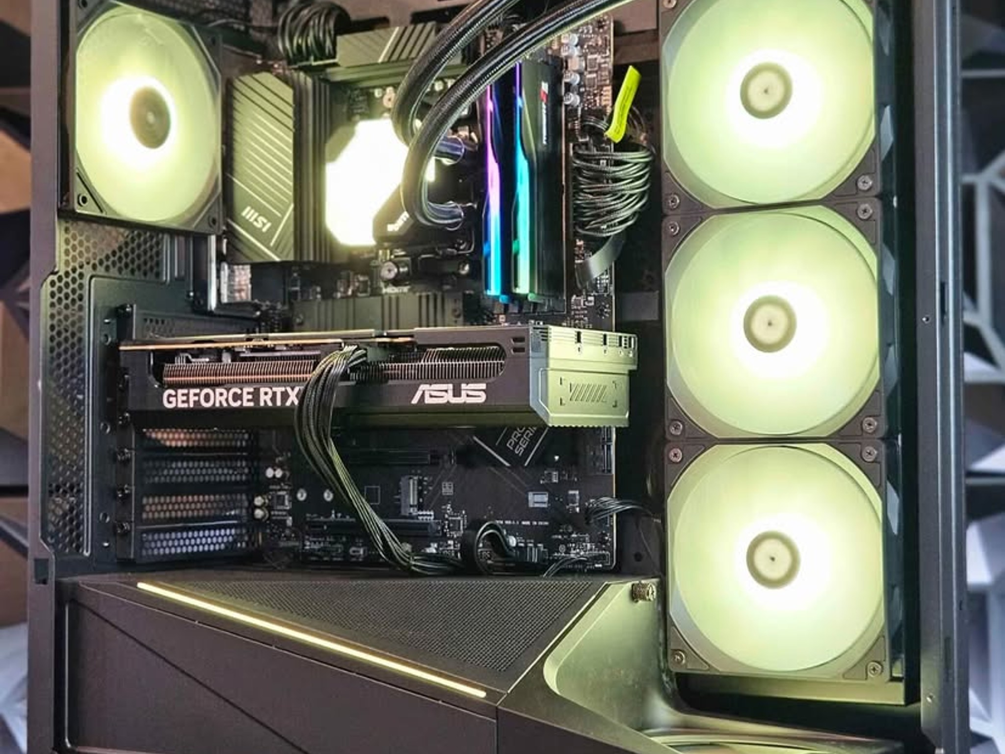 ⚪⚫️Stealth⚫️⚪ Gaming PC ( Ryzen 7 + RTX 4070 Super)