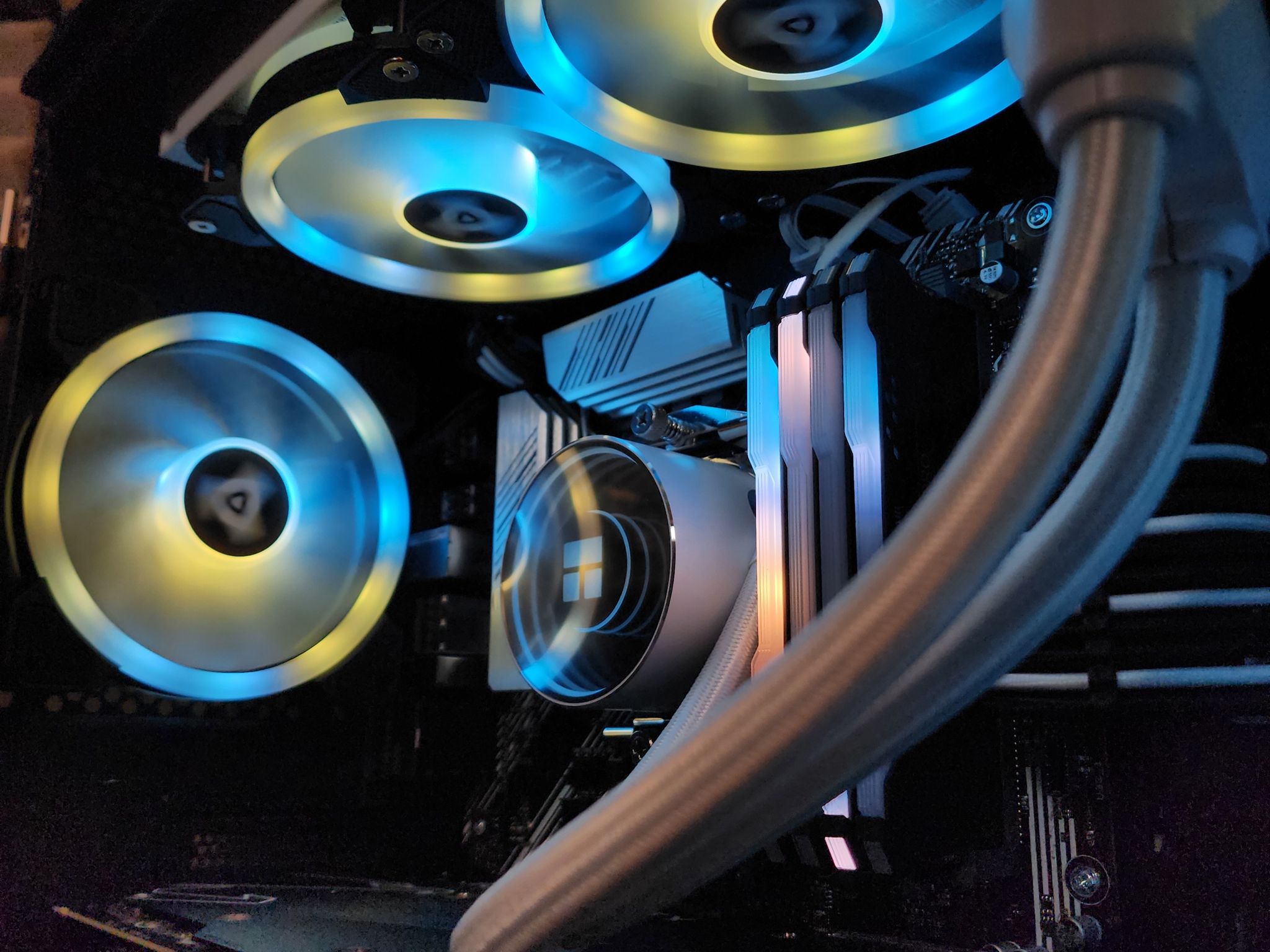 🖤💙💛 Aorus RTX 3080 Master // AMD Ryzen 7 5700G // Corsair Vengeance 32GB 3200MHz // MSI 1TB NVMe