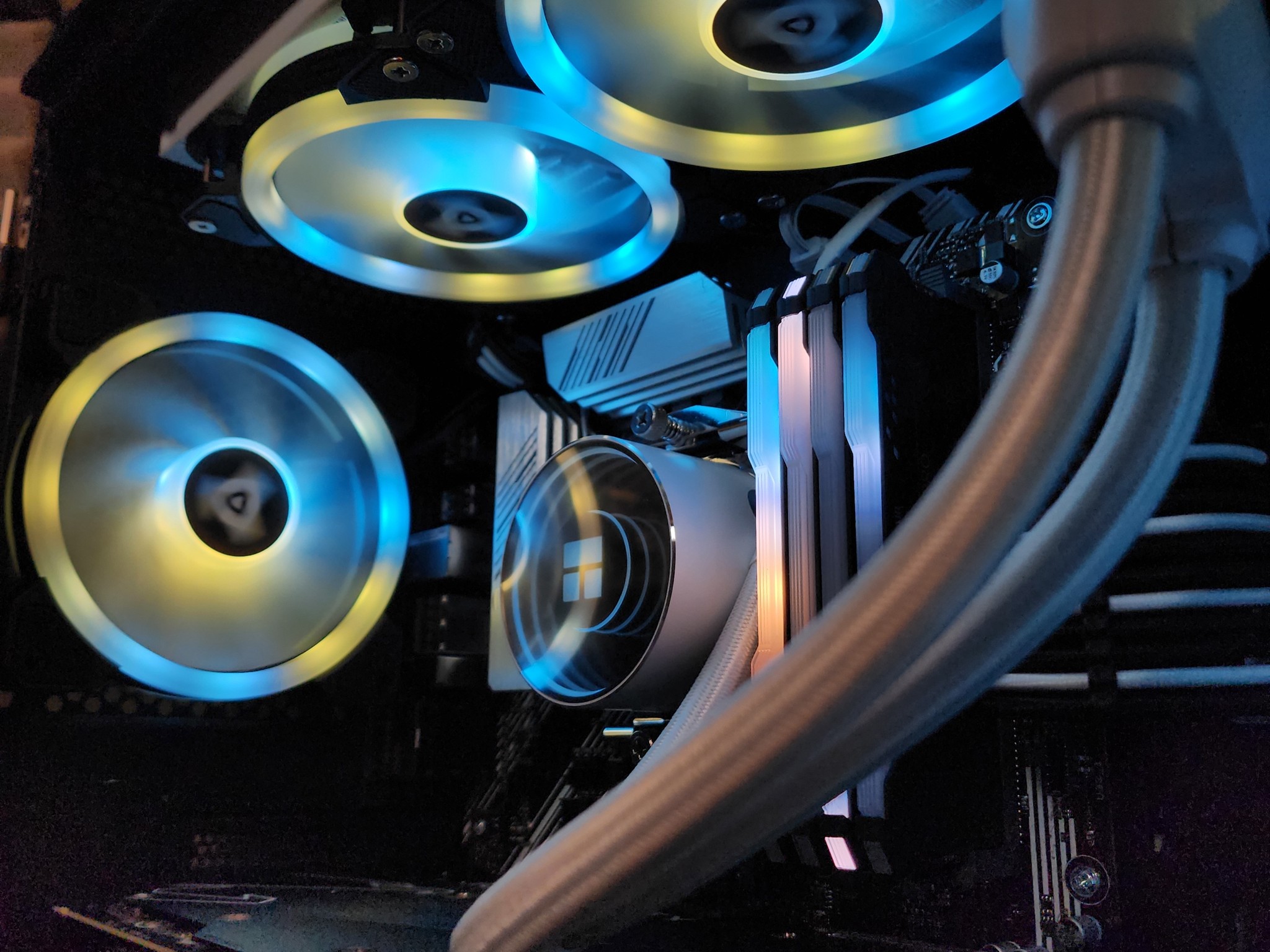 🖤💙💛 Aorus RTX 3080 Master // AMD Ryzen 7 5700G // Corsair Vengeance 32GB 3200MHz // MSI 1TB NVMe