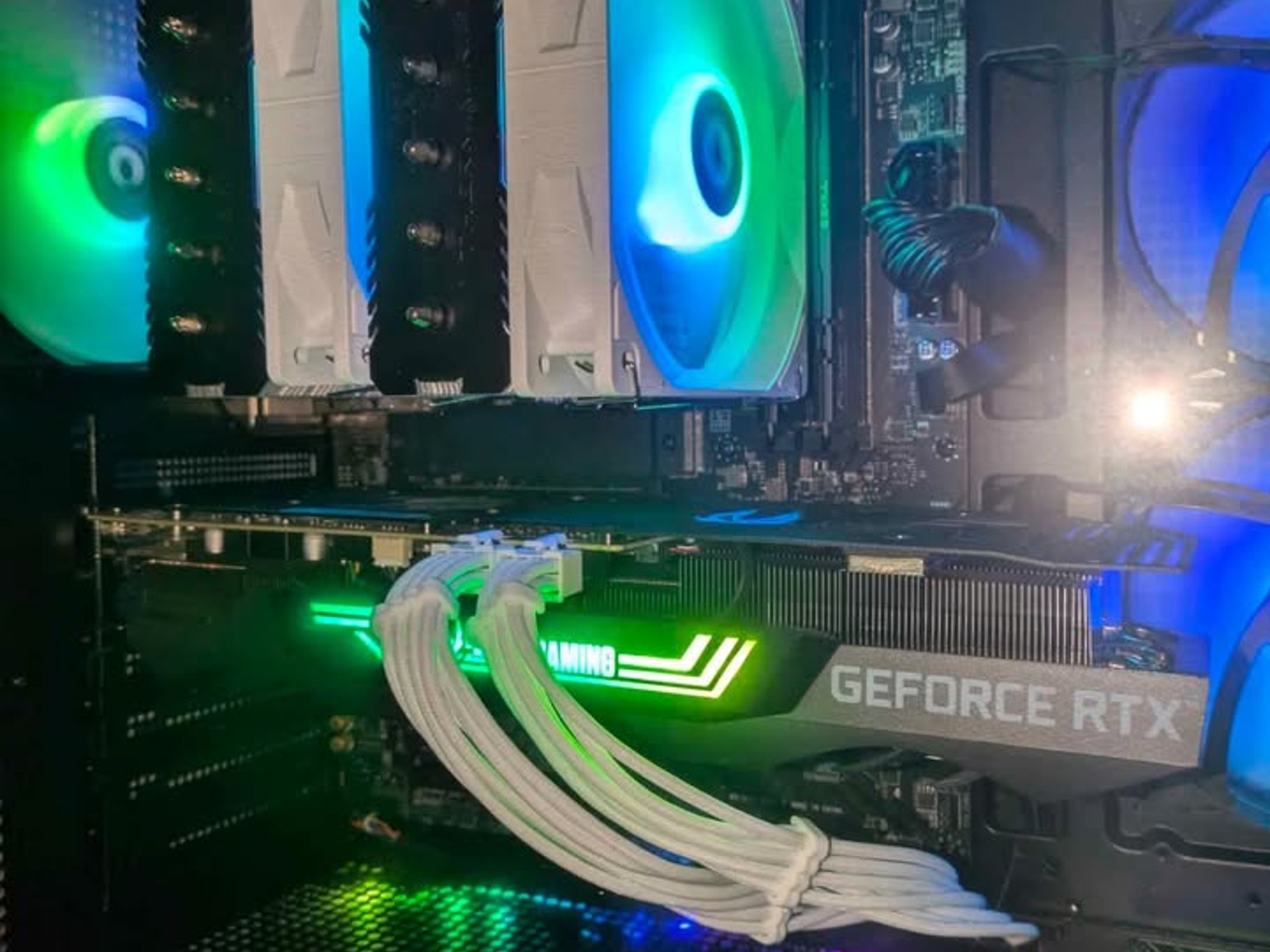 Ryzen 7 7700X | RTX 3070 Ti | 1TB NVMe | 32GB DDR5