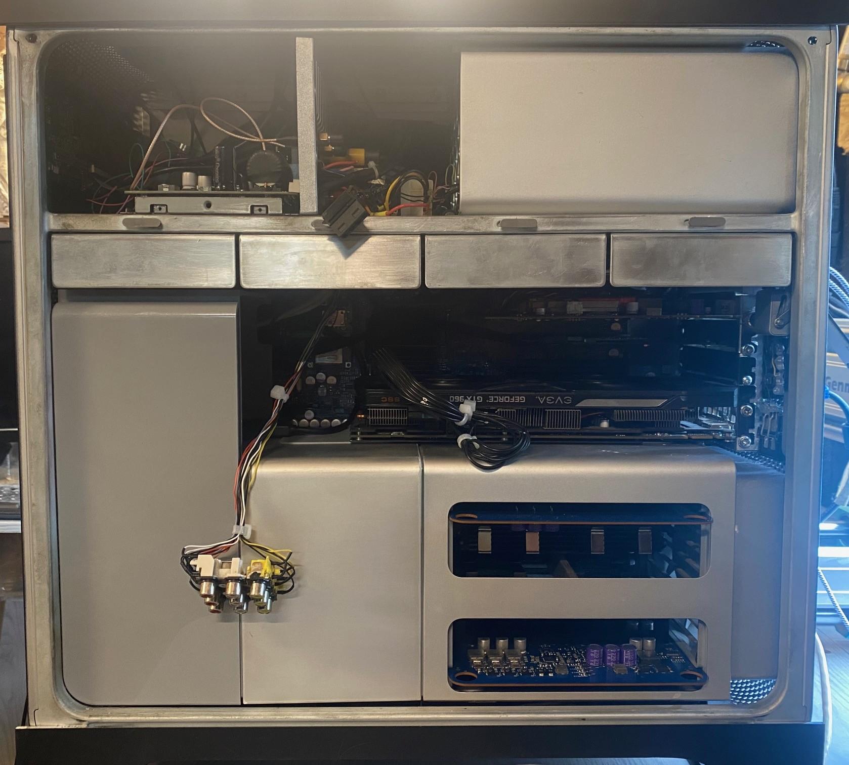 Custom Apple Mac Pro 3, 1 | Built in 7" Android touchscreen receiver | LEDs