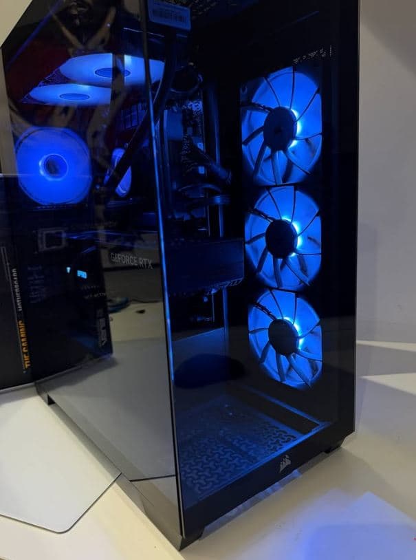 GAMING PC RYZEN 7 7800X3D RTX 5080 32 GIGS DDR5 GAMING PC BEAST
