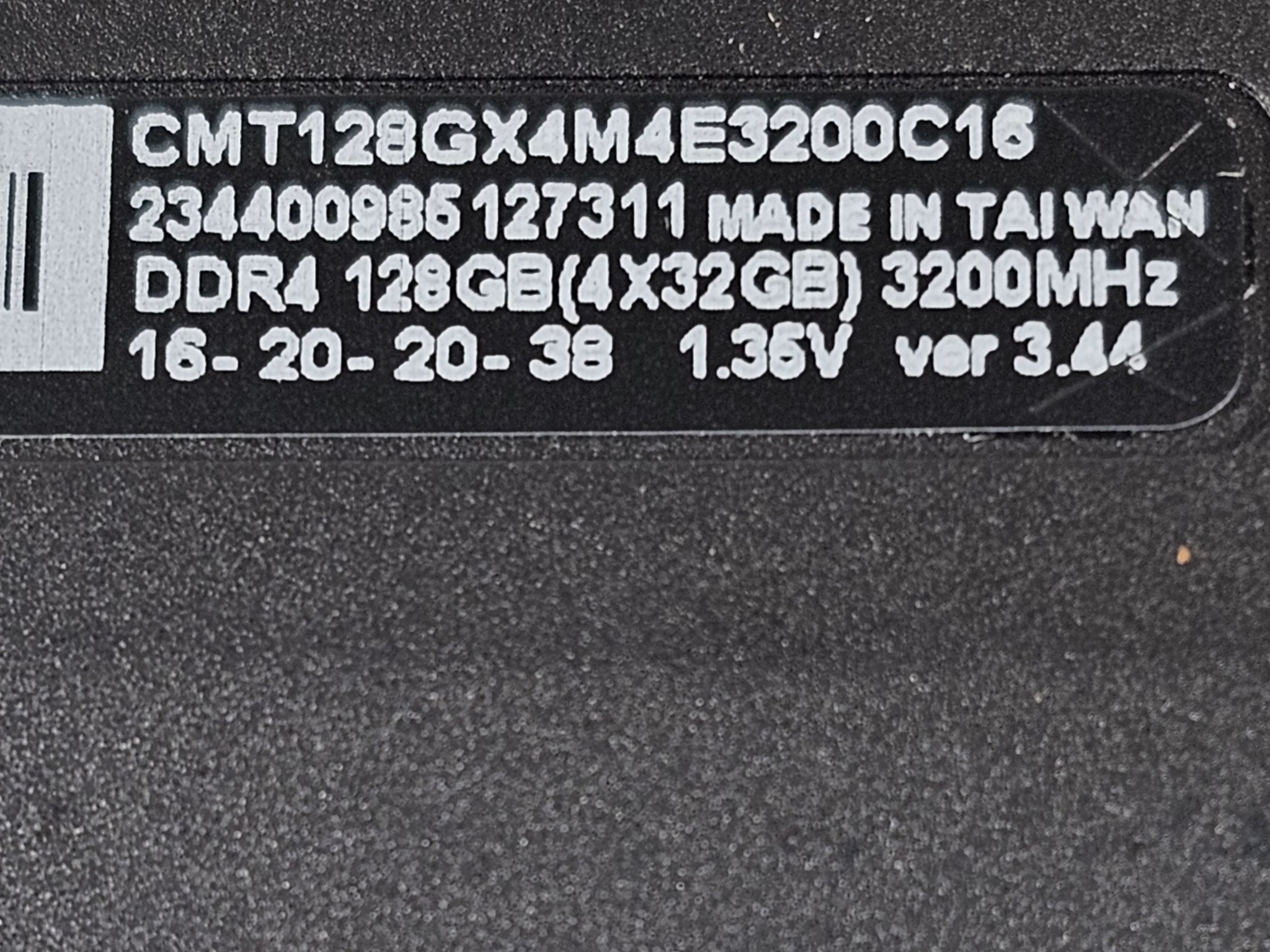 64GB DDR4 (2x32GB) CL16 3200MT/s Corsair Dominator Platinum