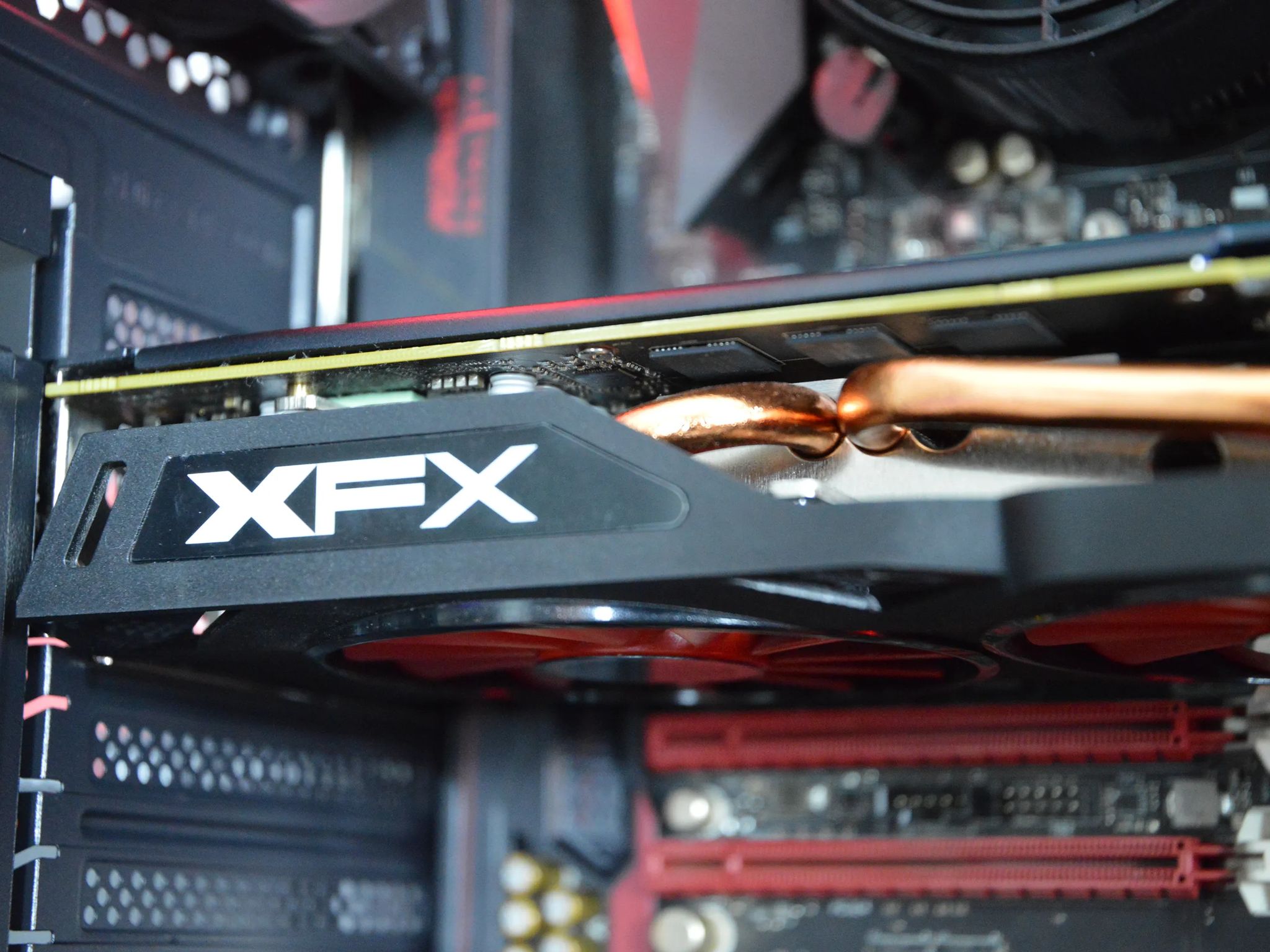 ⚫🔴| RX 570 4GB | INTEL i5 6500 | 16GB DDR4 RAM | 512GB NVME SSD | Crimson Night |
