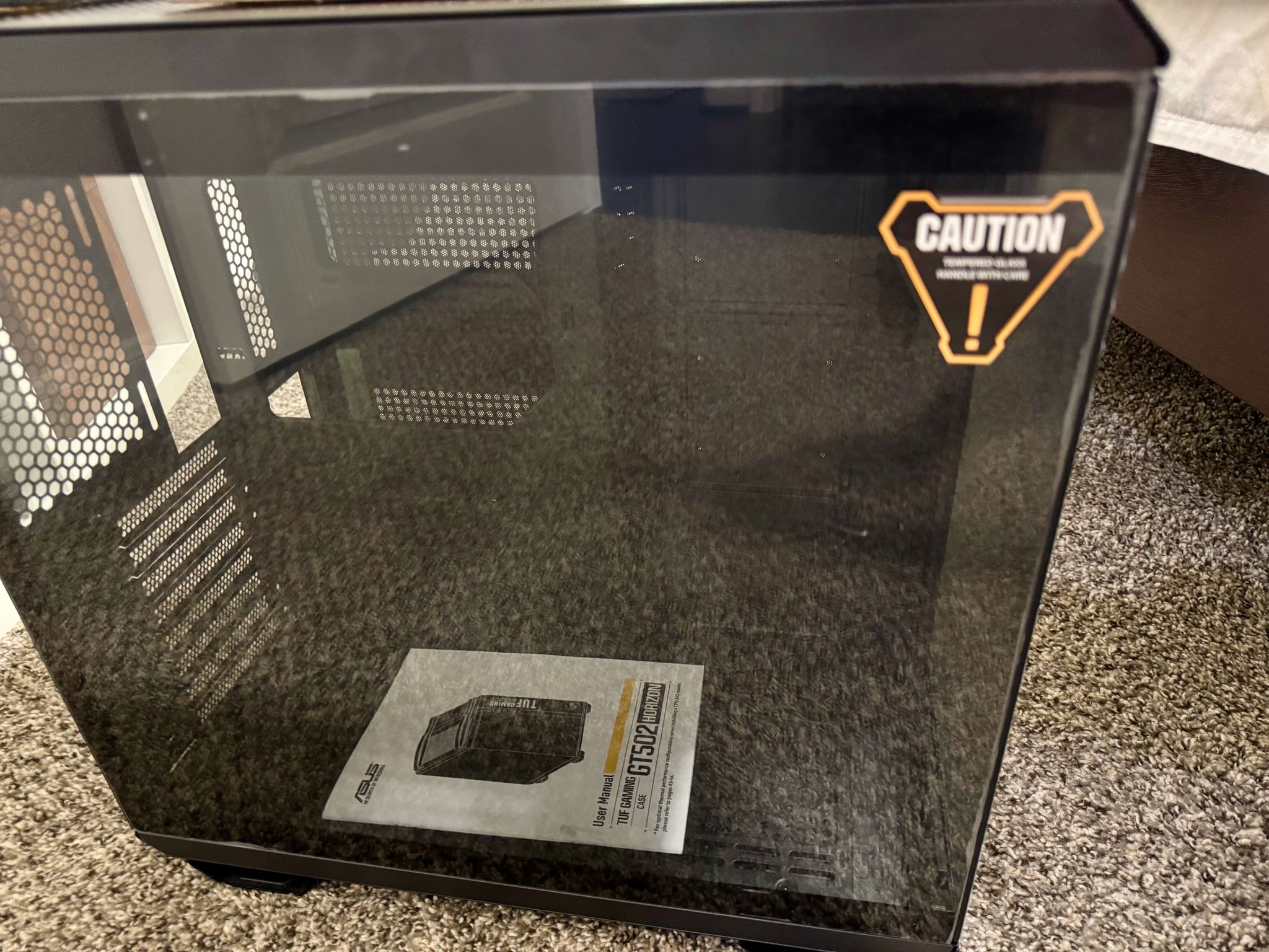 Black - Asus TUF Gaming GT502 in retail packaging.