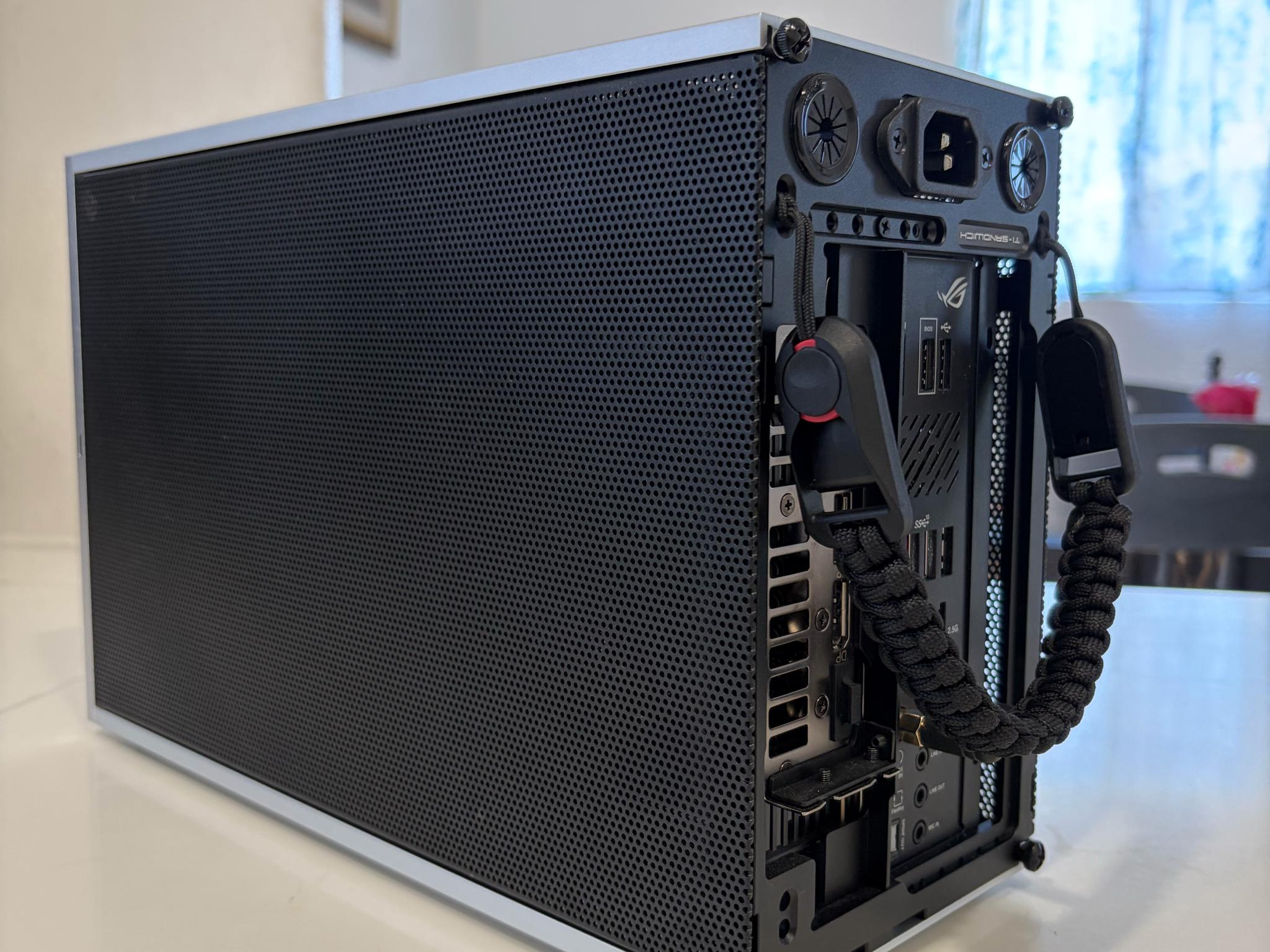 ITX RTX 5070 TI + RYZEN 7 9800X3D