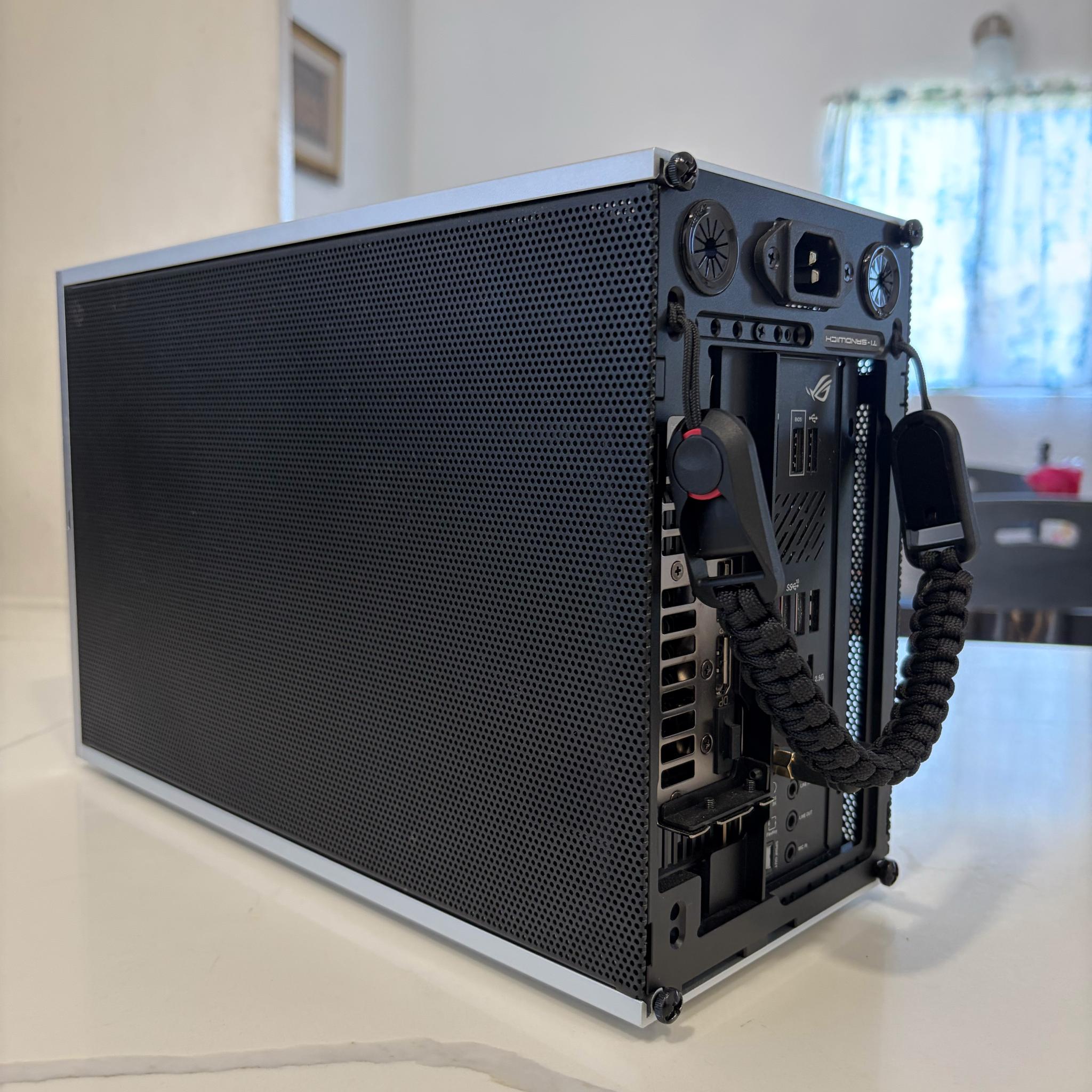 ITX RTX 5070 TI + RYZEN 7 9800X3D