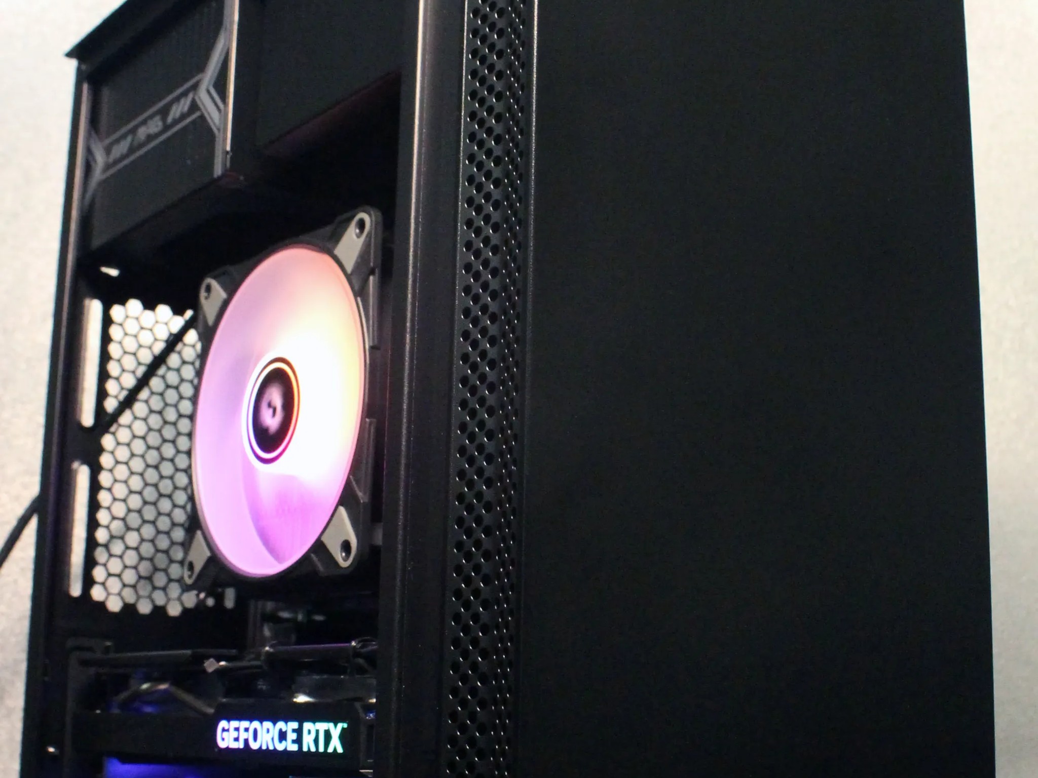 Mini Gaming PC / AMD Ryzen 7 5800X / RTX 4060 / 16GB / 1TB / Windows 11 Pro