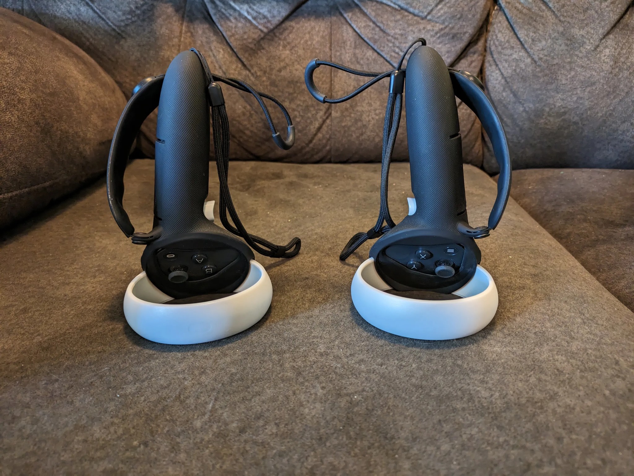 Meta Oculus Quest 2 128GB Standalone VR Headset - White, With Accessories