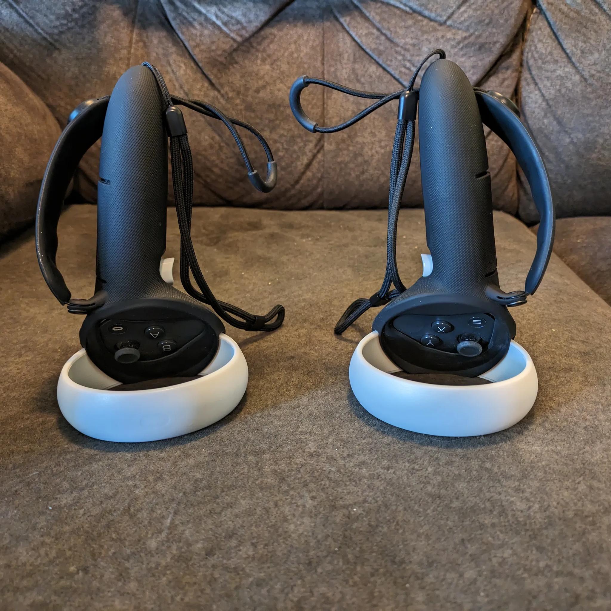 Meta Oculus Quest 2 128GB Standalone VR Headset - White, With Accessories