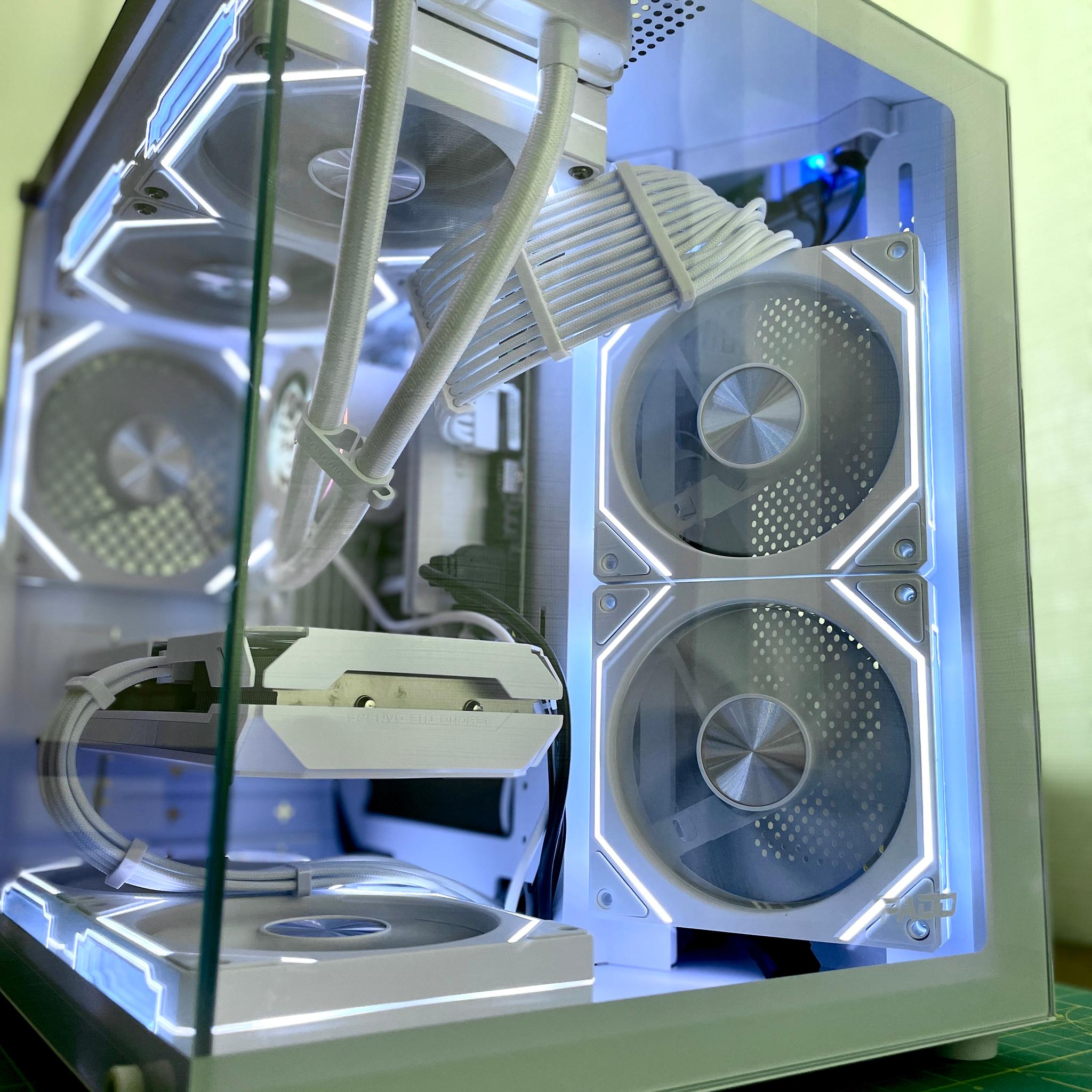 Ryzen 5 7500f | NVIDIA 3060 12GB | 32GB DDR5 RAM | 1 TB nvme SSD | Animated GIF LCD Display