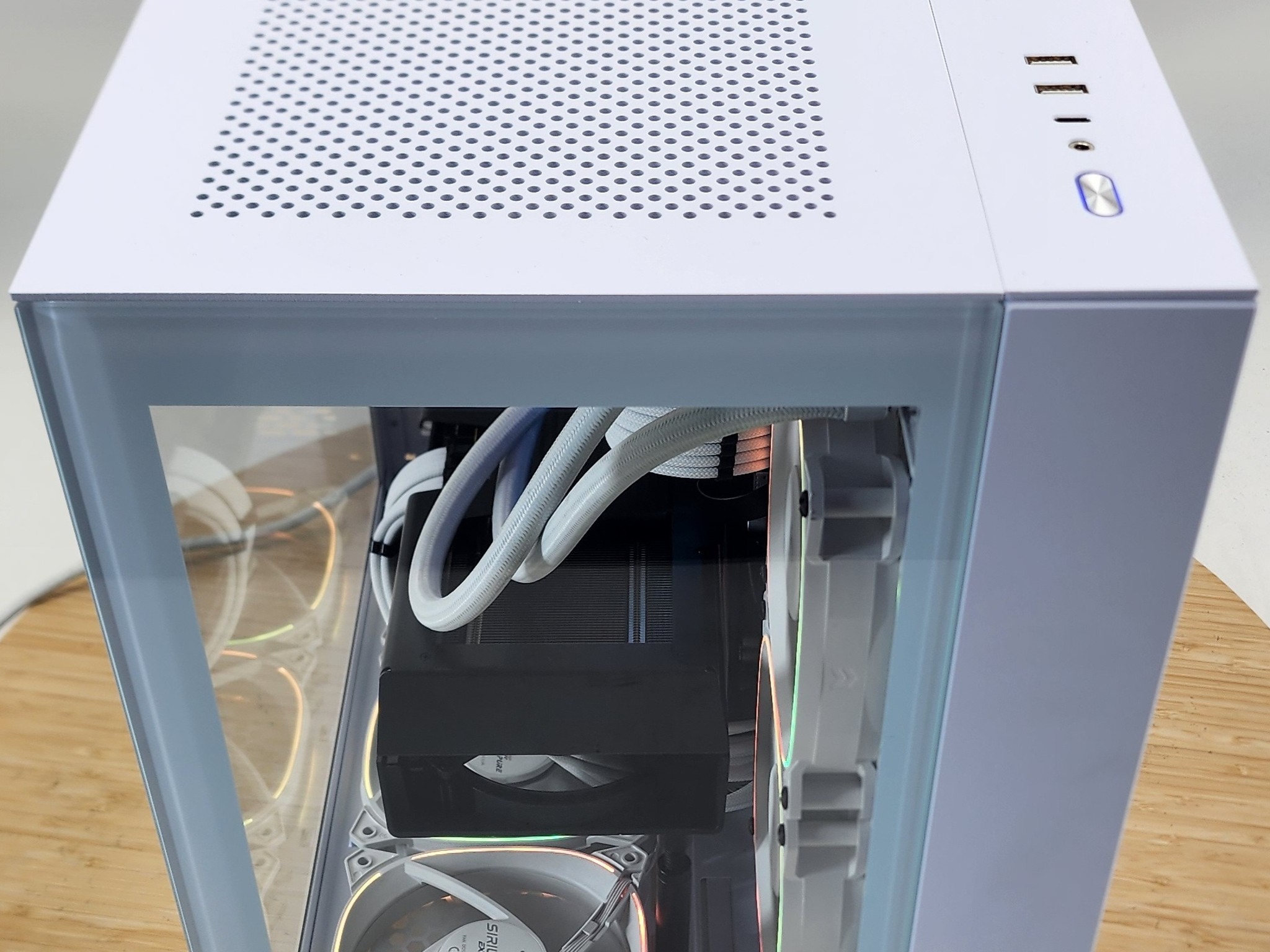 Gaming PC Ultra 7 265K 32GB RAM 1TB SSD RX 9070 XT 16GB Windows 11 PC